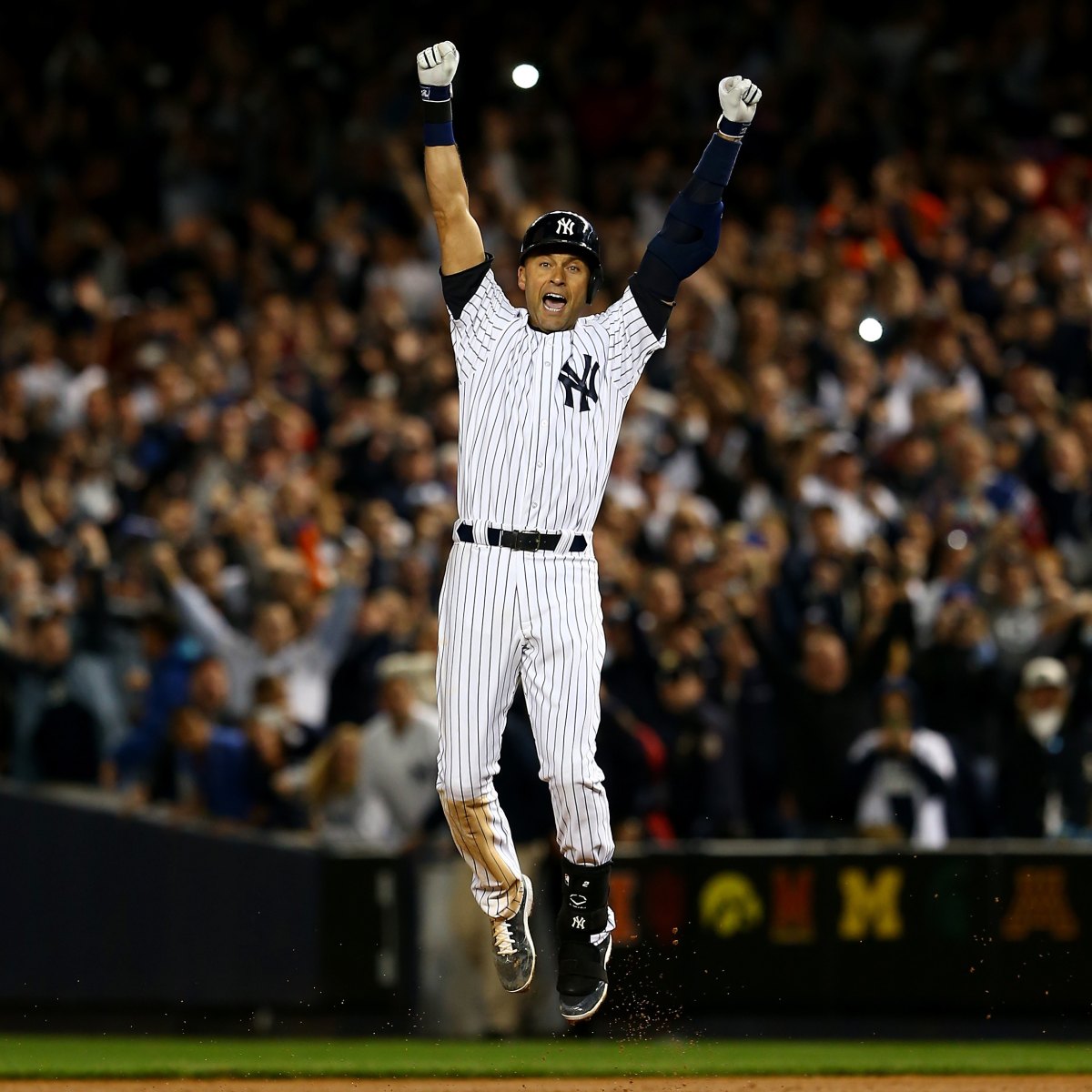 Derek Jeter retirement: New York Yankees will wear patch honoring captain  through end of season - Sports Illustrated