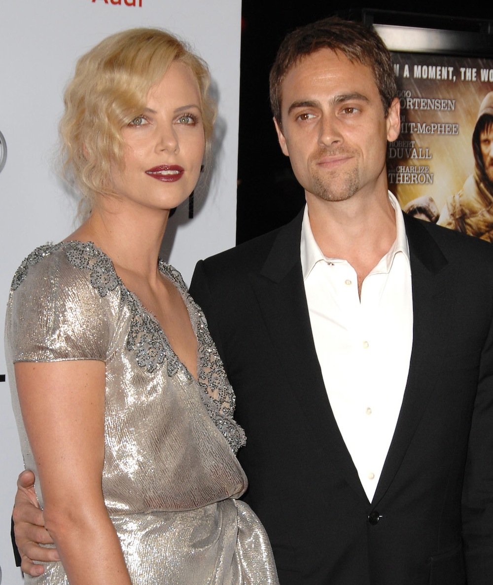 400px x 474px - Charlize Theron and Sean Penn's Wedding on Hold! (REPORT)
