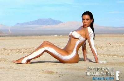 Kim Kardashian Nude At Beach - Kim Kardashian Poses Naked in the Desert on 'Keeping Up With the Kardashians '