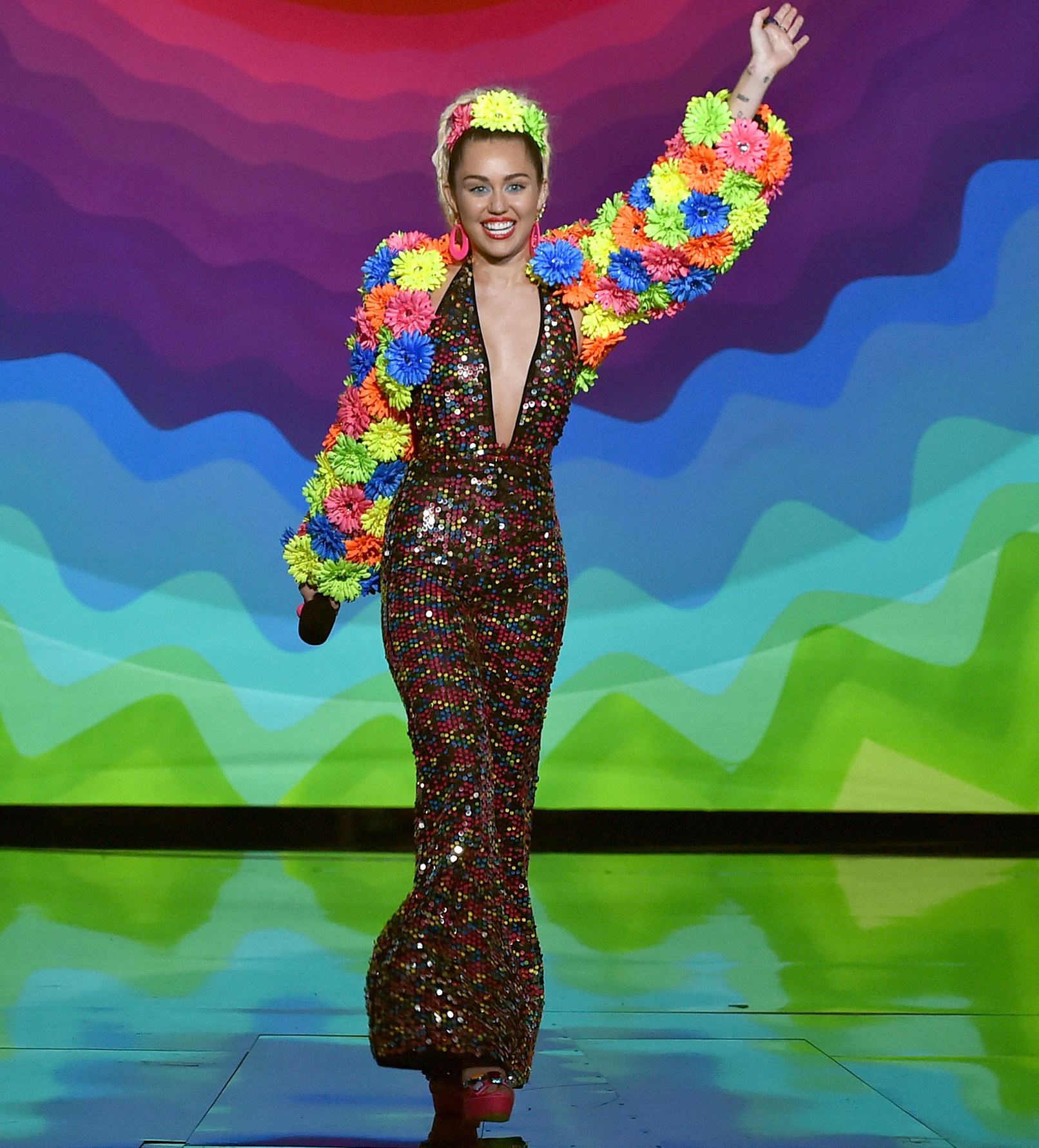 The Ultimate Guide to Miley Cyrus' Crazy Outfits at the MTV VMAs Life