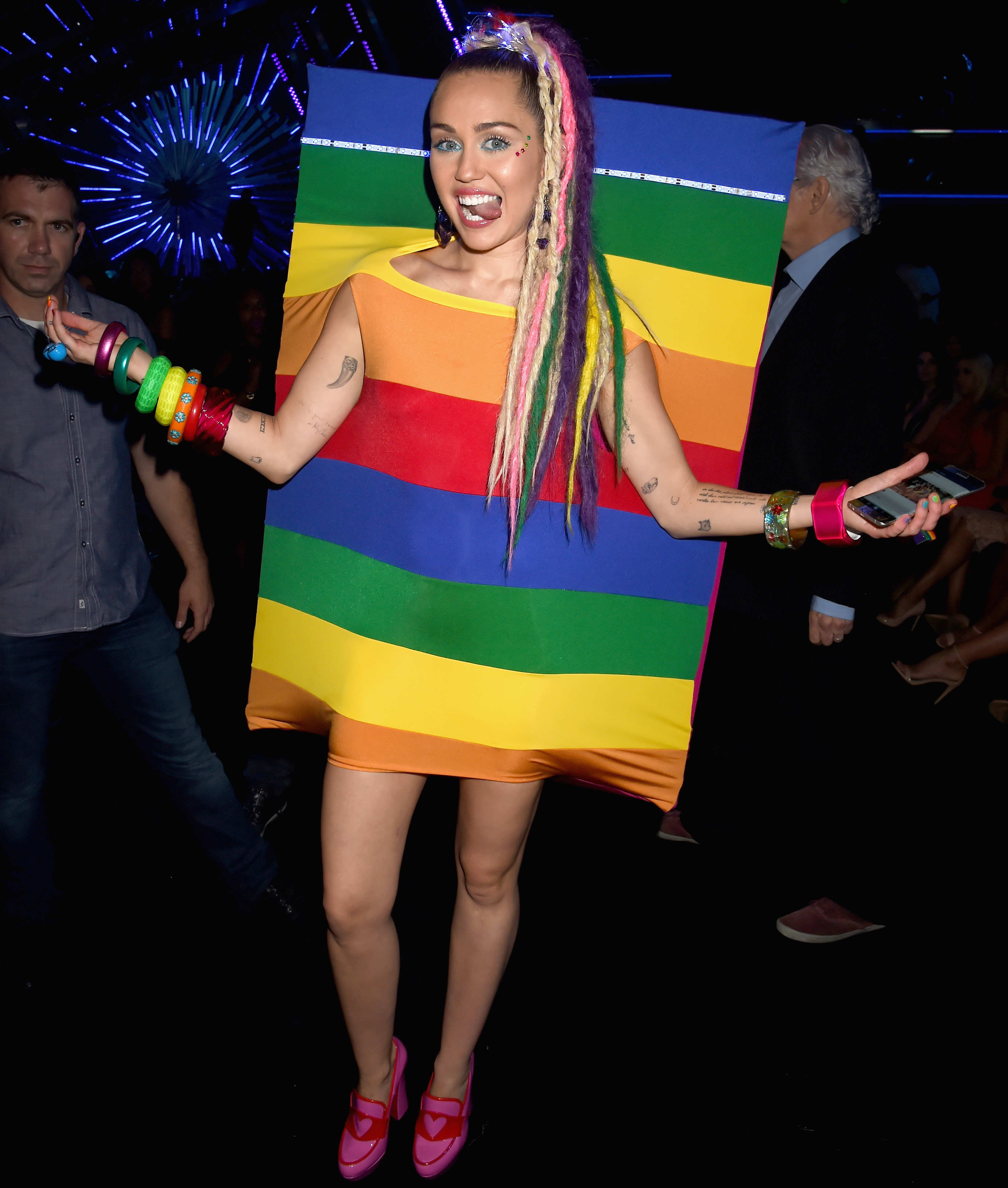The Ultimate Guide To Miley Cyrus Crazy Outfits At The Mtv Vmas Life And Style 1918