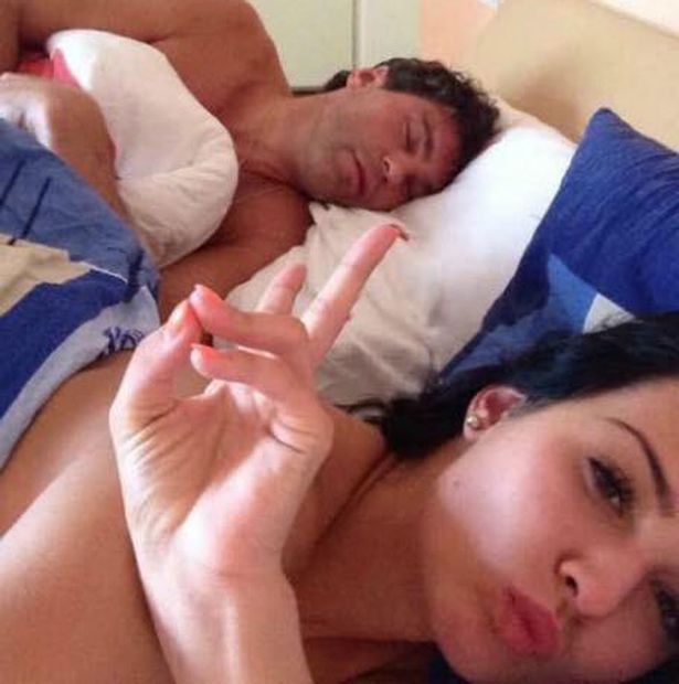 Jaromir Jagr Quote: “Every time I see you naked, I feel sorry for your wife .”