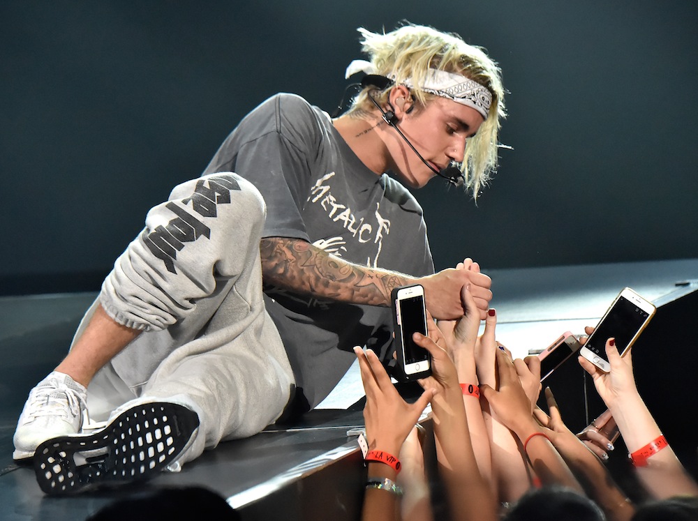 Justin Bieber Angers Fans By Canceling 2 000 Tour Meet And Greets Life And Style