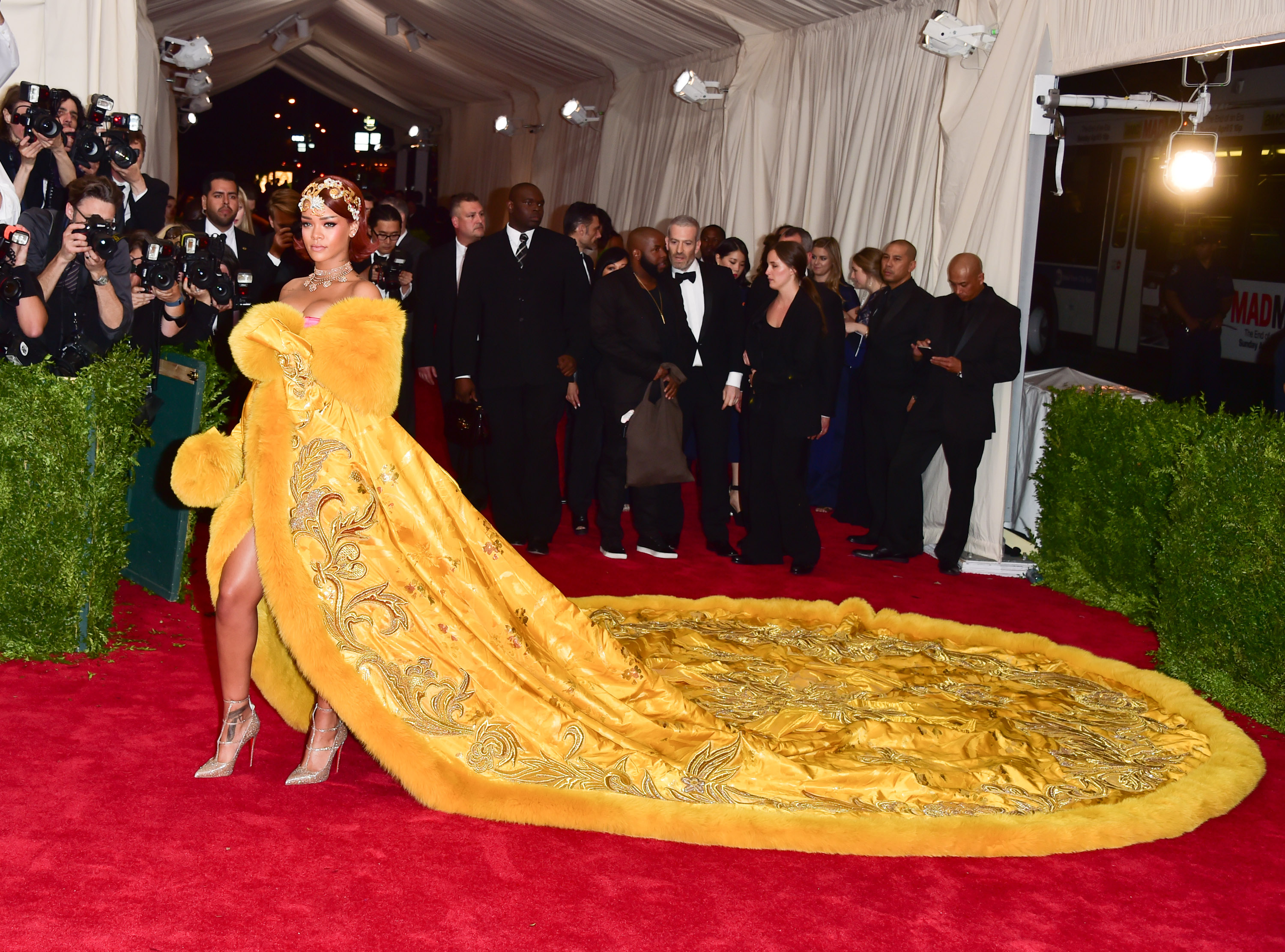 Beyoncé, Kim Kardashian and More of the Best Dressed Stars at the 2015 Met  Gala! - Life & Style