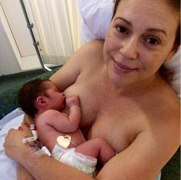 Alissa Milano Porn - Alyssa Milano Proves Breastfeeding is Beautiful With Intimate #WBW Post! -  Life & Style