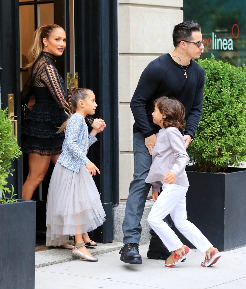 Jennifer Lopez Pregnant — Boyfriend Casper Smart Has Been ...