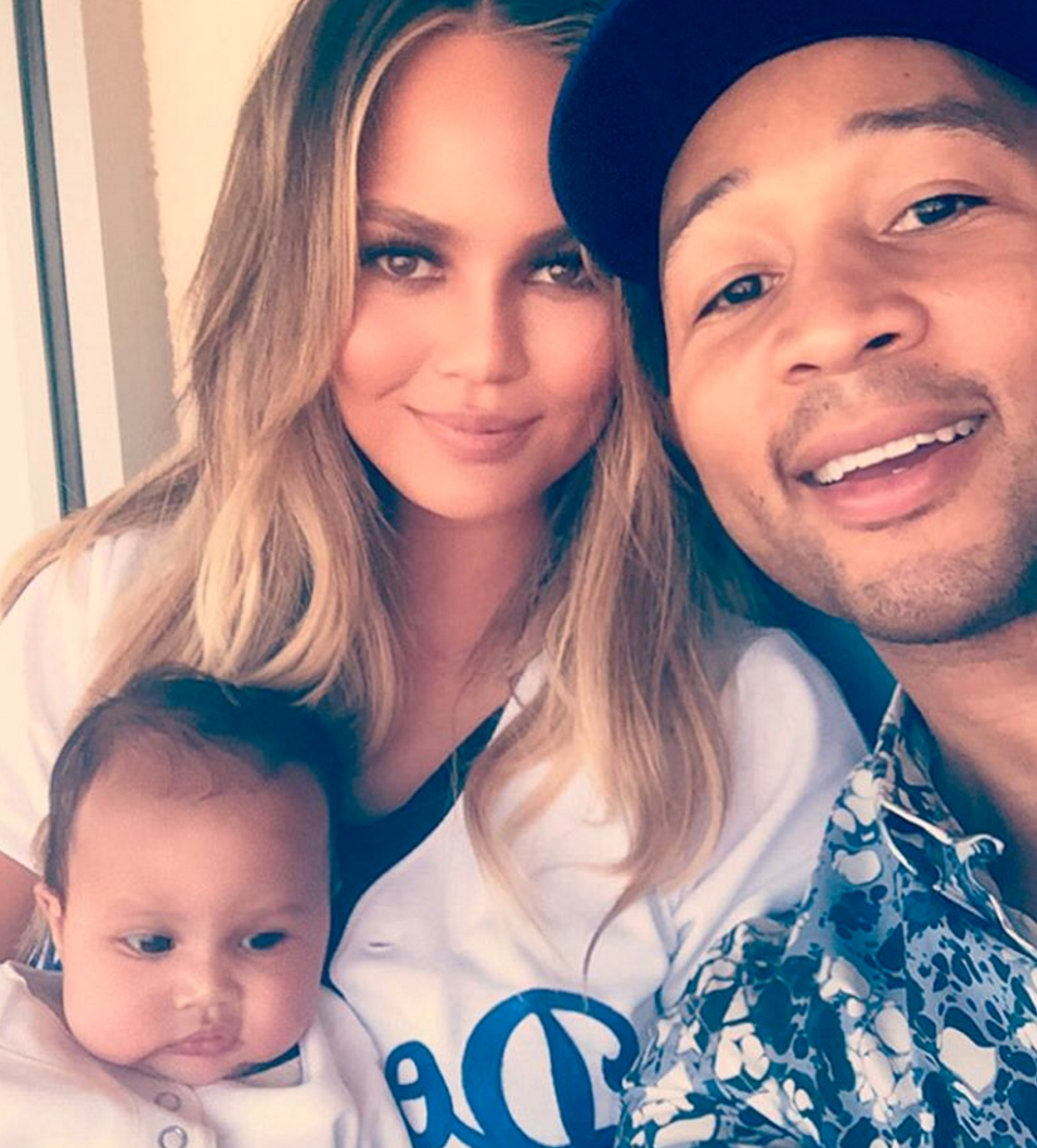 Chrissy Teigen Poses Naked With Husband John Legend On Instagram Life And Style Life And Style 2437