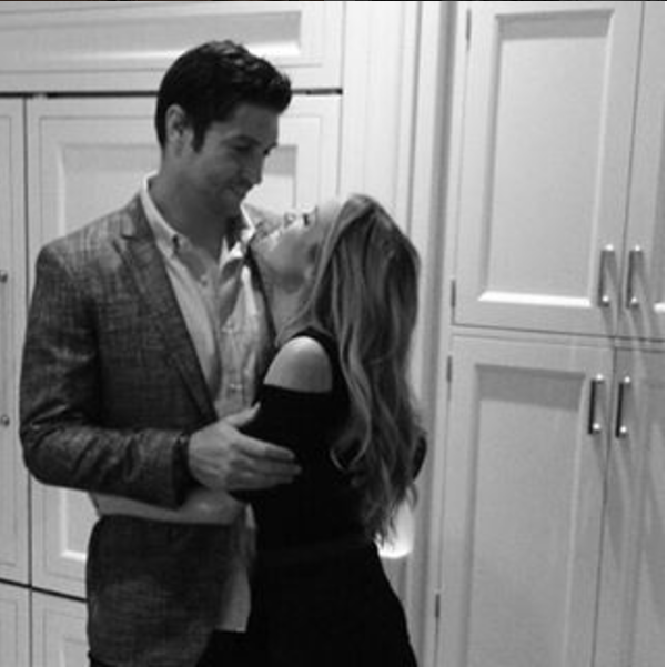 Ex-Bears QB Jay Cutler Caught With Pants Down Thanks To Wife's Instagram  Photo