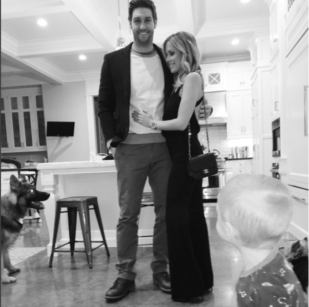 Ex-Bears QB Jay Cutler Caught With Pants Down Thanks To Wife's Instagram  Photo