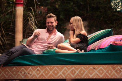 400px x 267px - The Bachelor' Nick Viall Texting Newly Single Amanda Stanton! (EXCLUSIVE) -  Life & Style
