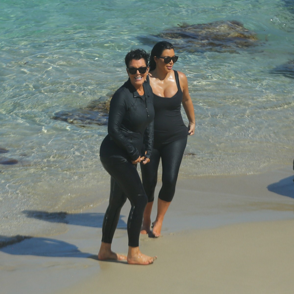 Beach Milf Couples - Here's Proof That Kris Jenner Has the Biggest Booty in the  Kardashian-Jenner Clan!