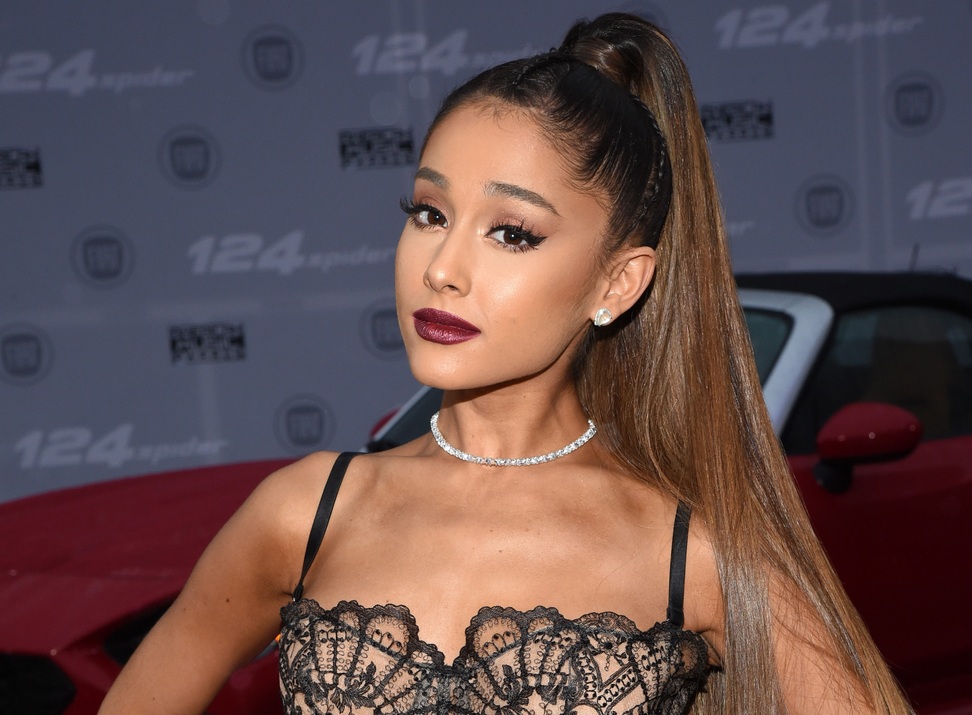 1997px x 1469px - Ariana Grande Suffered a Breakdown After Manchester Concert Bombing