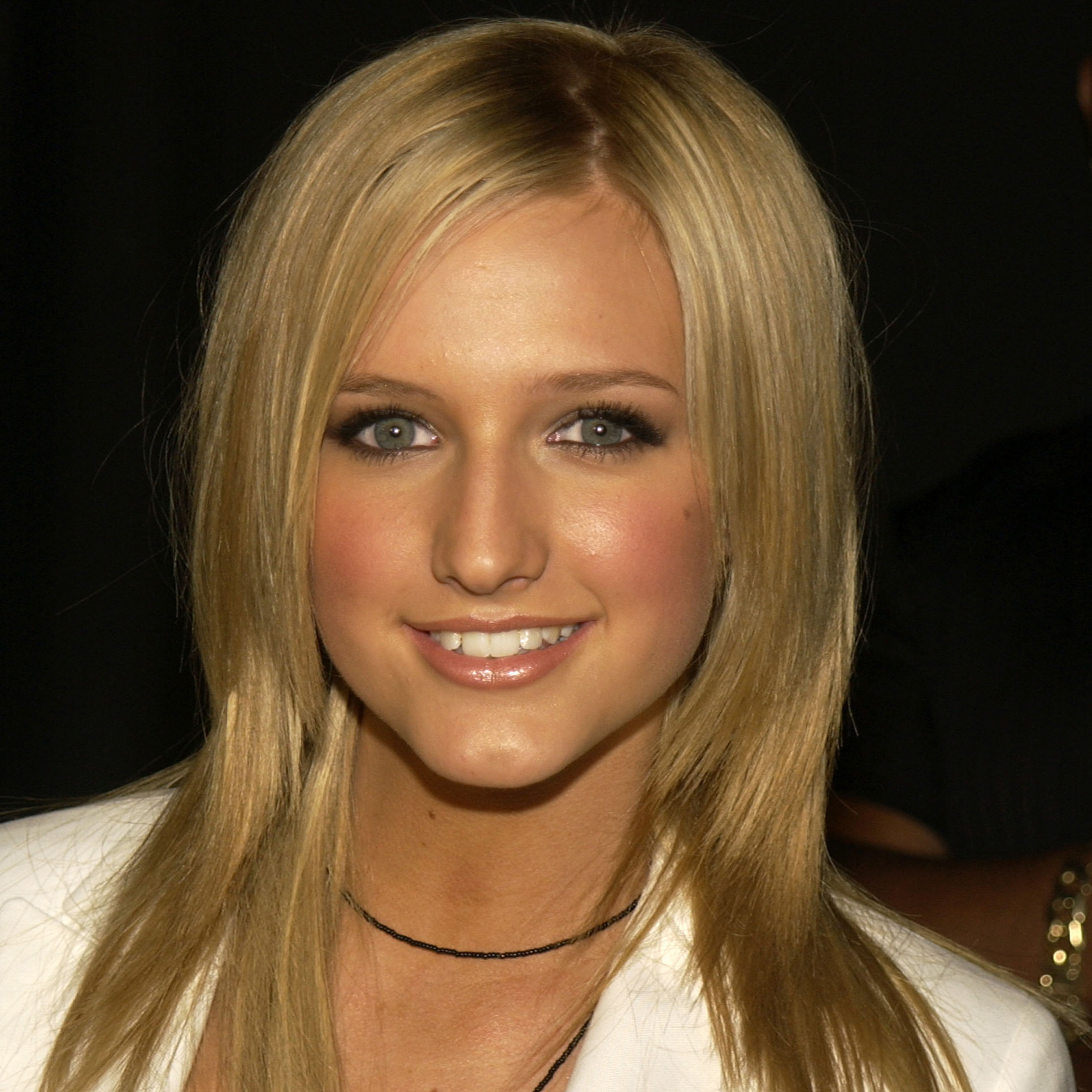 800px x 800px - Ashlee Simpson's Transformation and Plastic Surgery Speculation