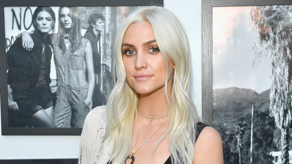 940px x 529px - Did Ashlee Simpson Get More Plastic Surgery? Experts Say Yes!