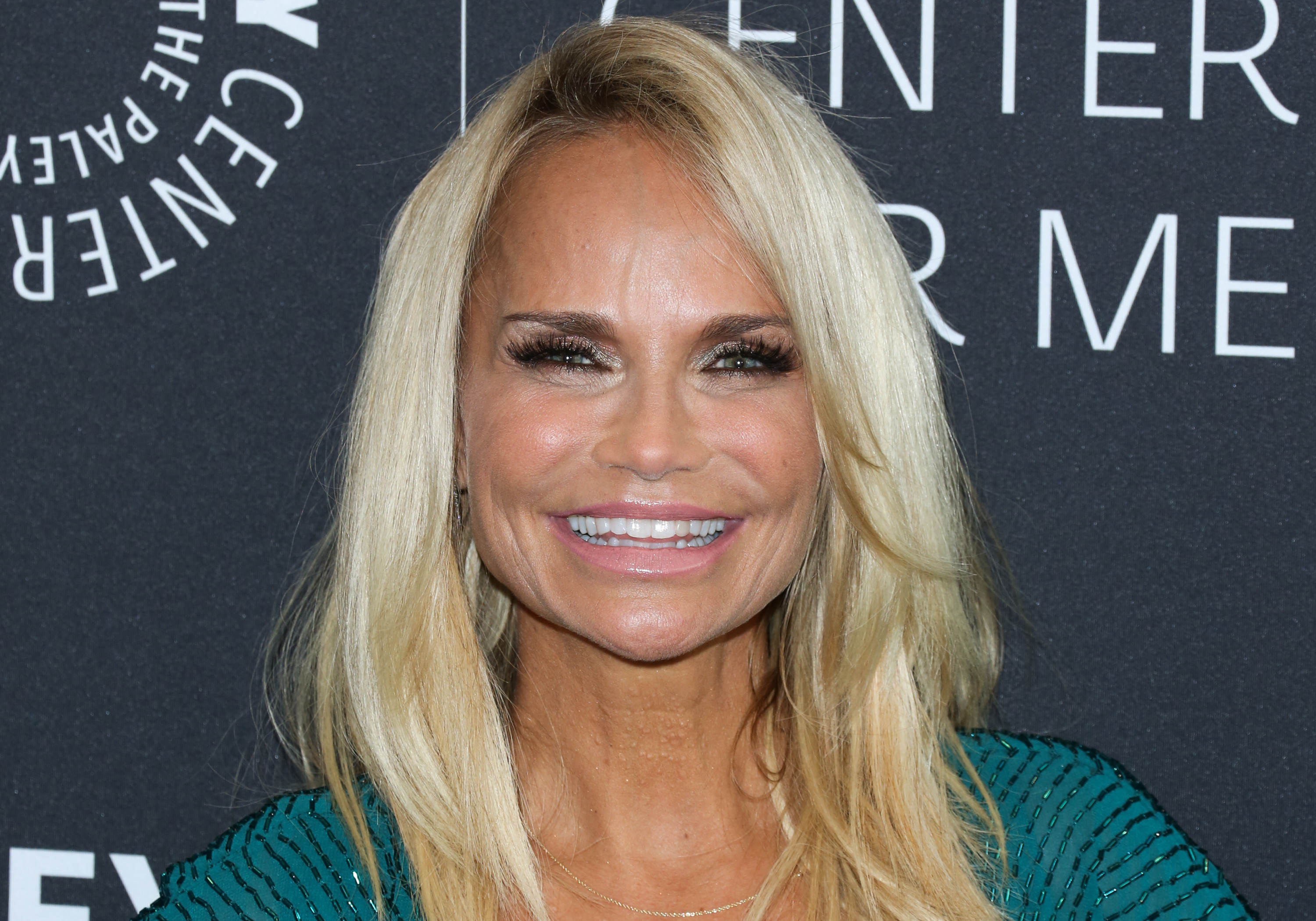3000px x 2100px - Did Kristin Chenoweth Get Plastic Surgery? Experts Weigh In (EXCLUSIVE)