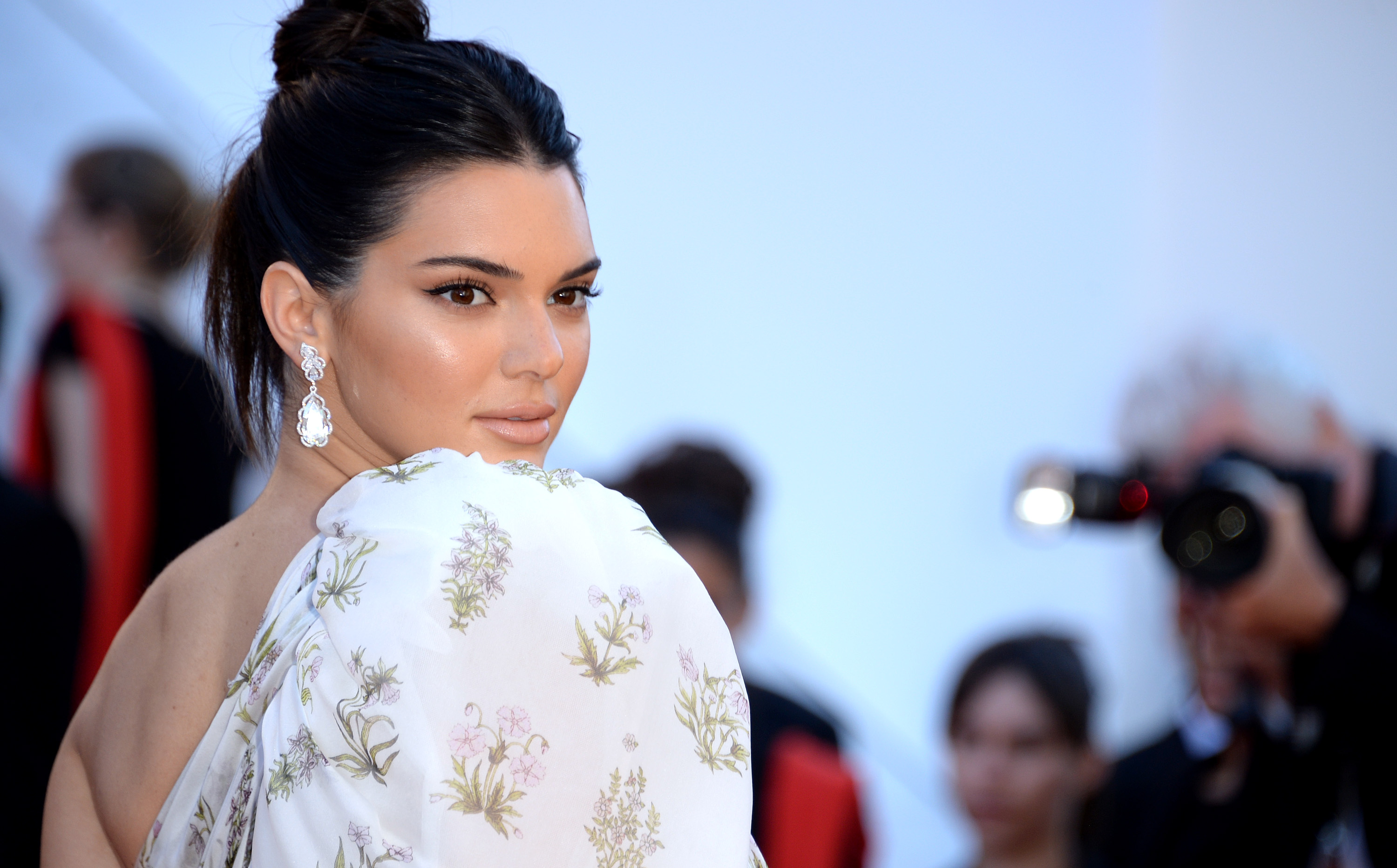 Kendall Jenner's La Perla Loyalty — Can't Walk Victoria's Secret ...