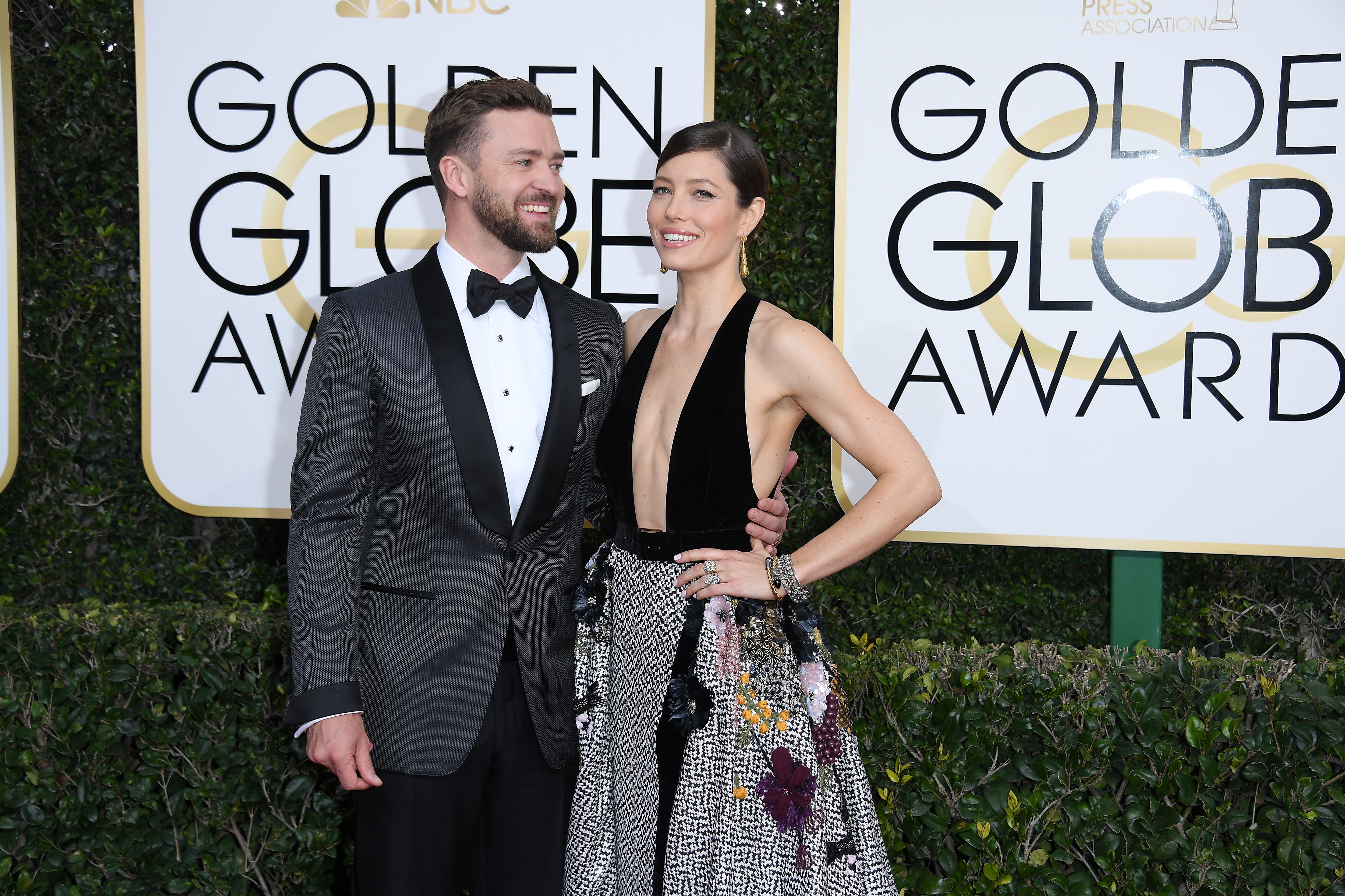 Justin Timberlake Sings for Jessica Biel on Their Wedding Anniversary photo