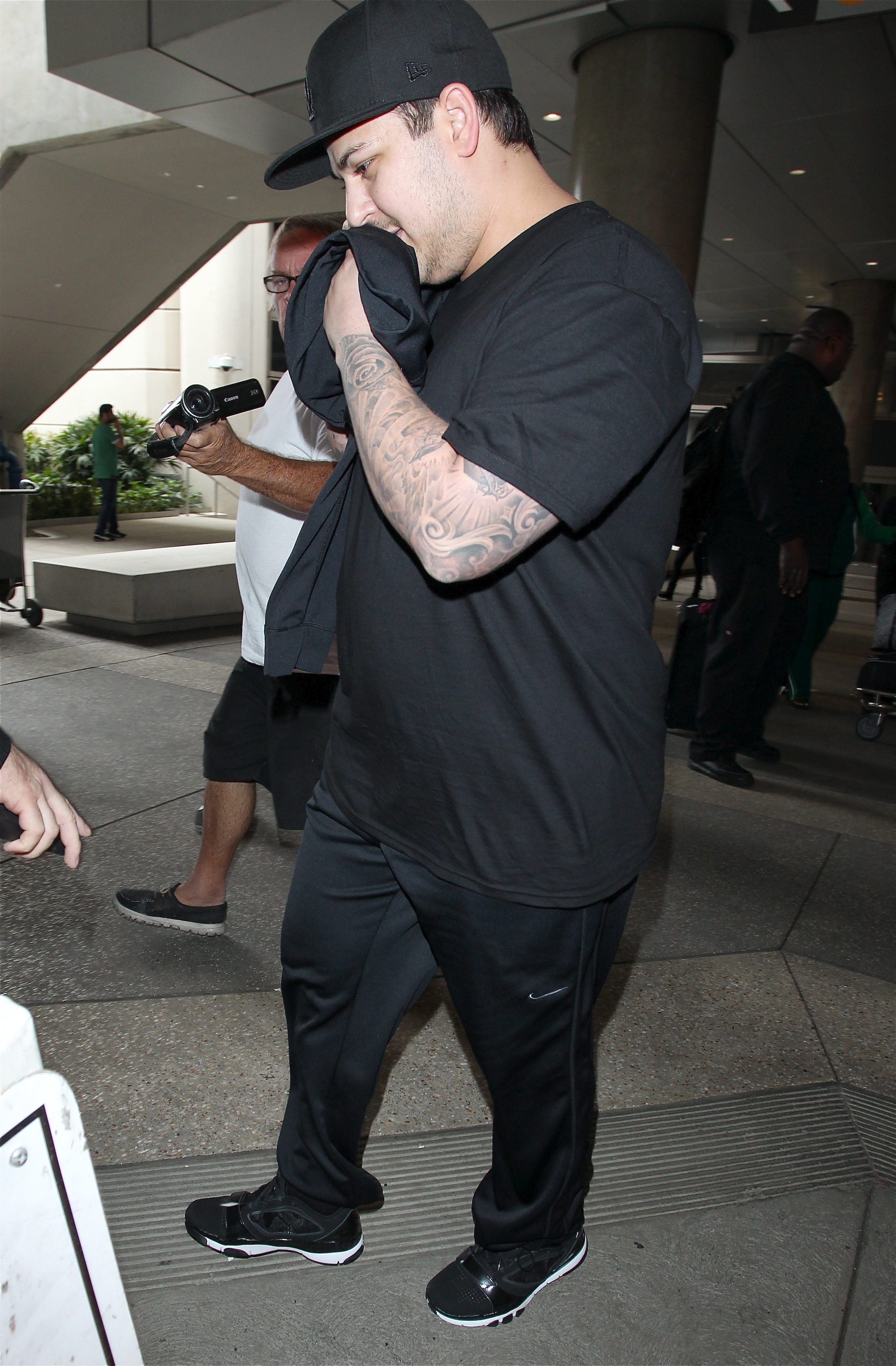 Rob Kardashian S Weight Gain See The Reality Star Before And After