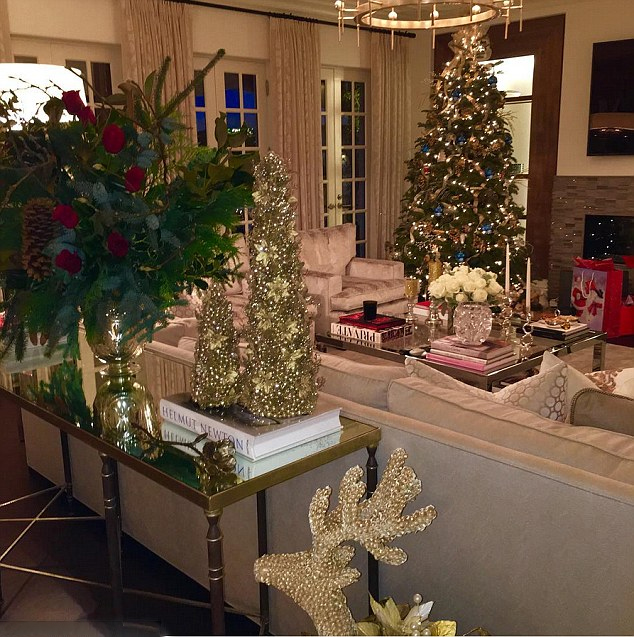 Celebrity Christmas Decorations — Festive Pics of Holiday Homes Life