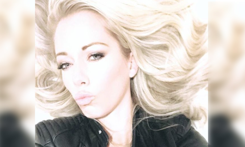 Kendra Wilkinson S Hair Goes From Blonde To Brunette Amid Divorce