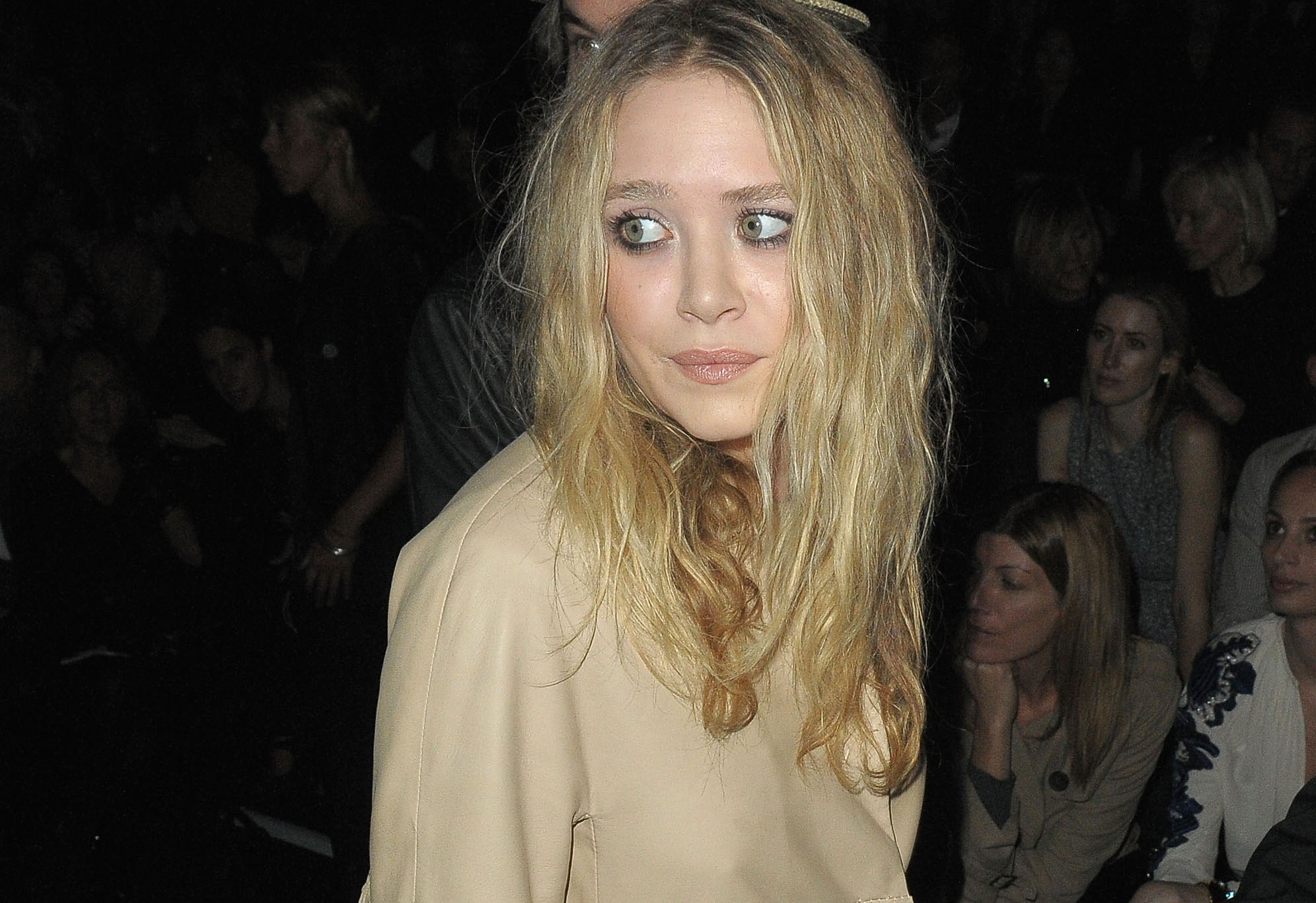 Olsen Twins Smoking: A Look Into Their Extreme Chainsmoking Habit ...