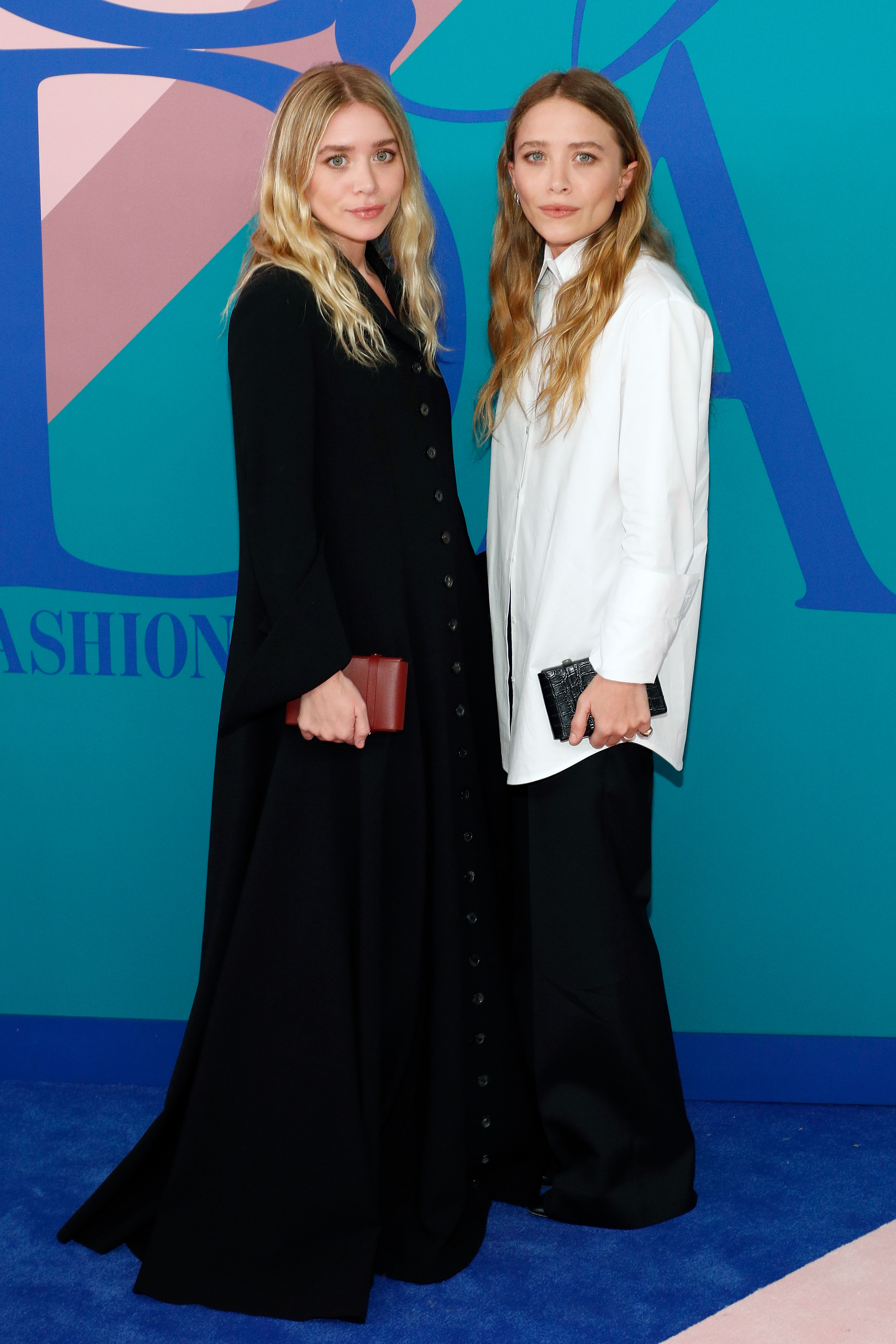 Olsen Twins Prune: Pose For the Cameras Like Mary-Kate and Ashley ...