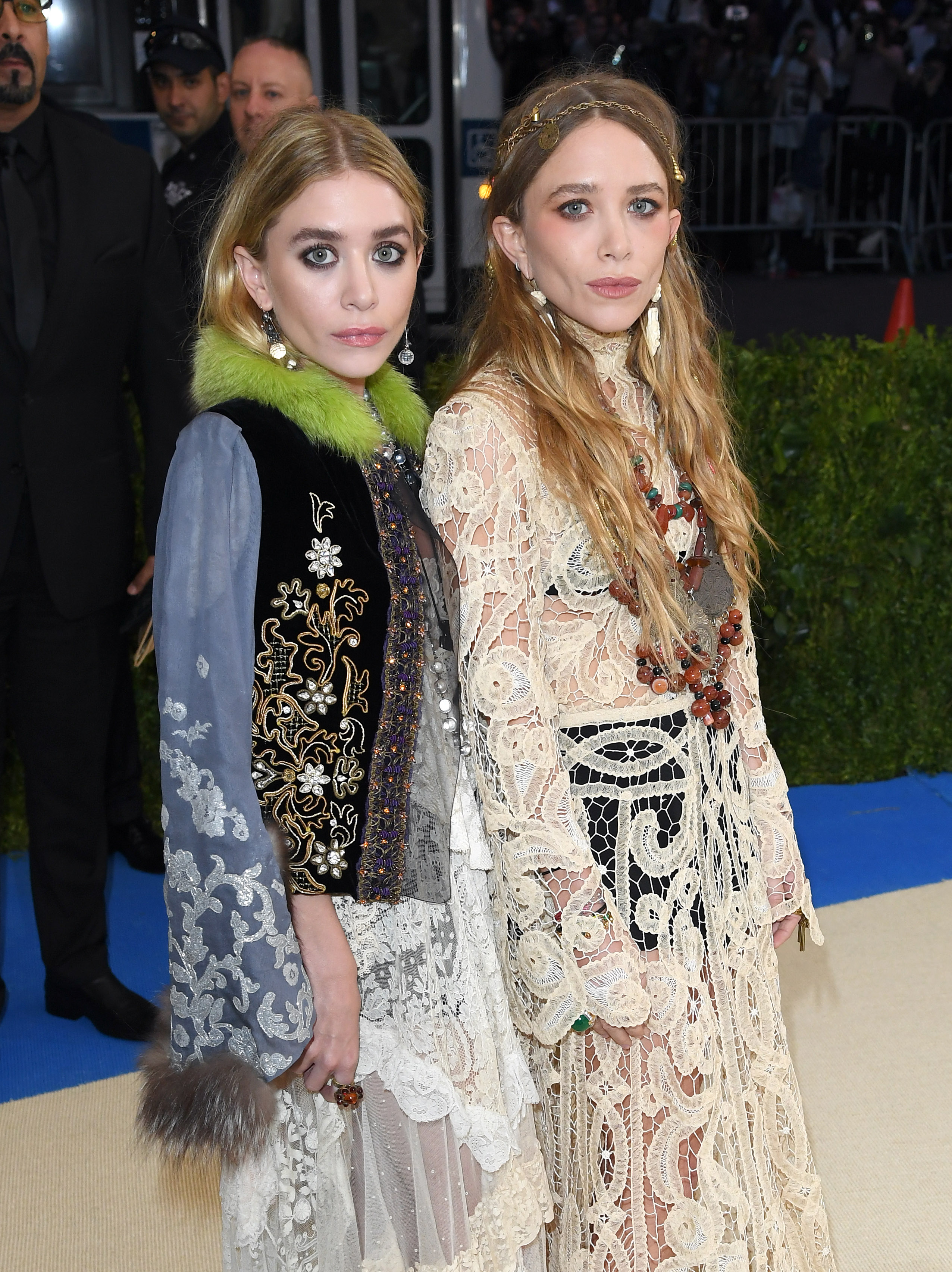 Mary-Kate and Ashley Olsen Still Look Identical in Some Pics