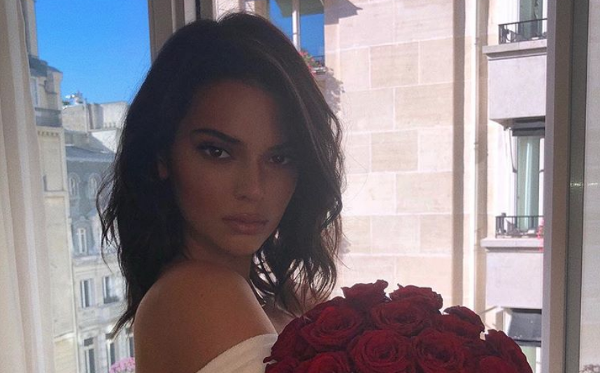 Kendall Jenner Goes Nearly Nude in New Instagram Post pic