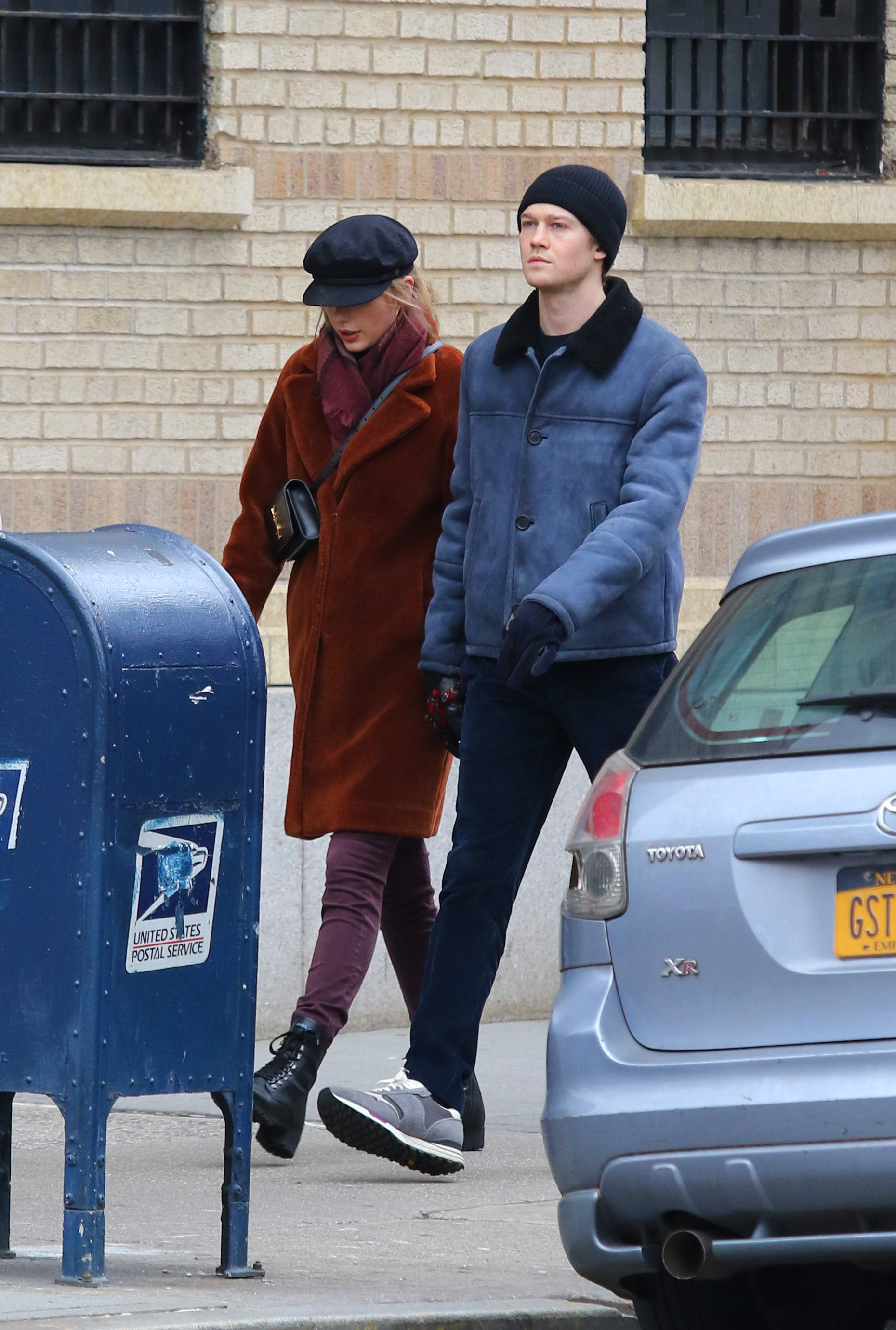 Taylor Swift, Joe Alywn Walk Hand in Hand in NYC