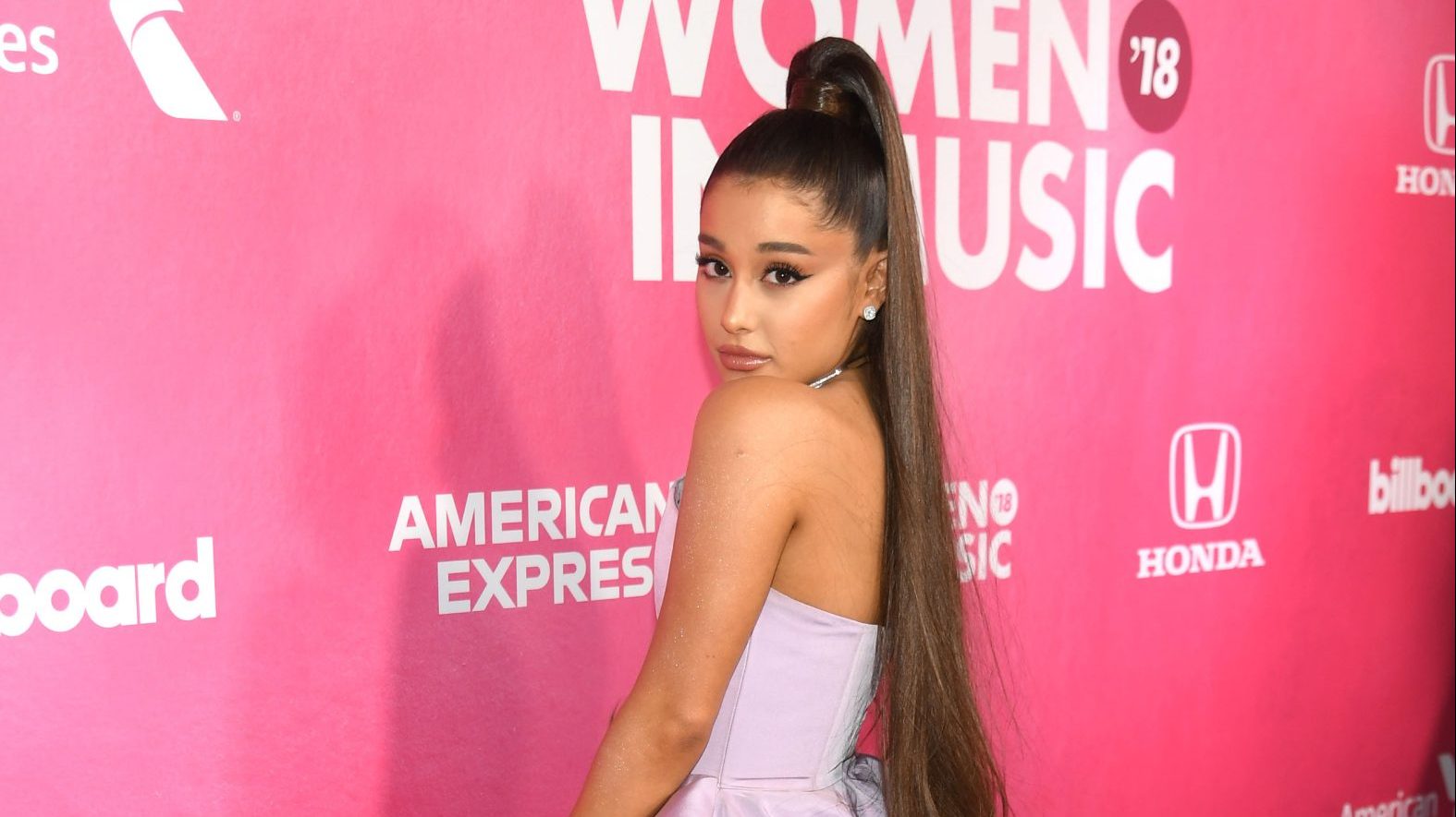 Ariana Grande Apologizes On Ig For Cancelling Vegas Nye Concert Life And Style