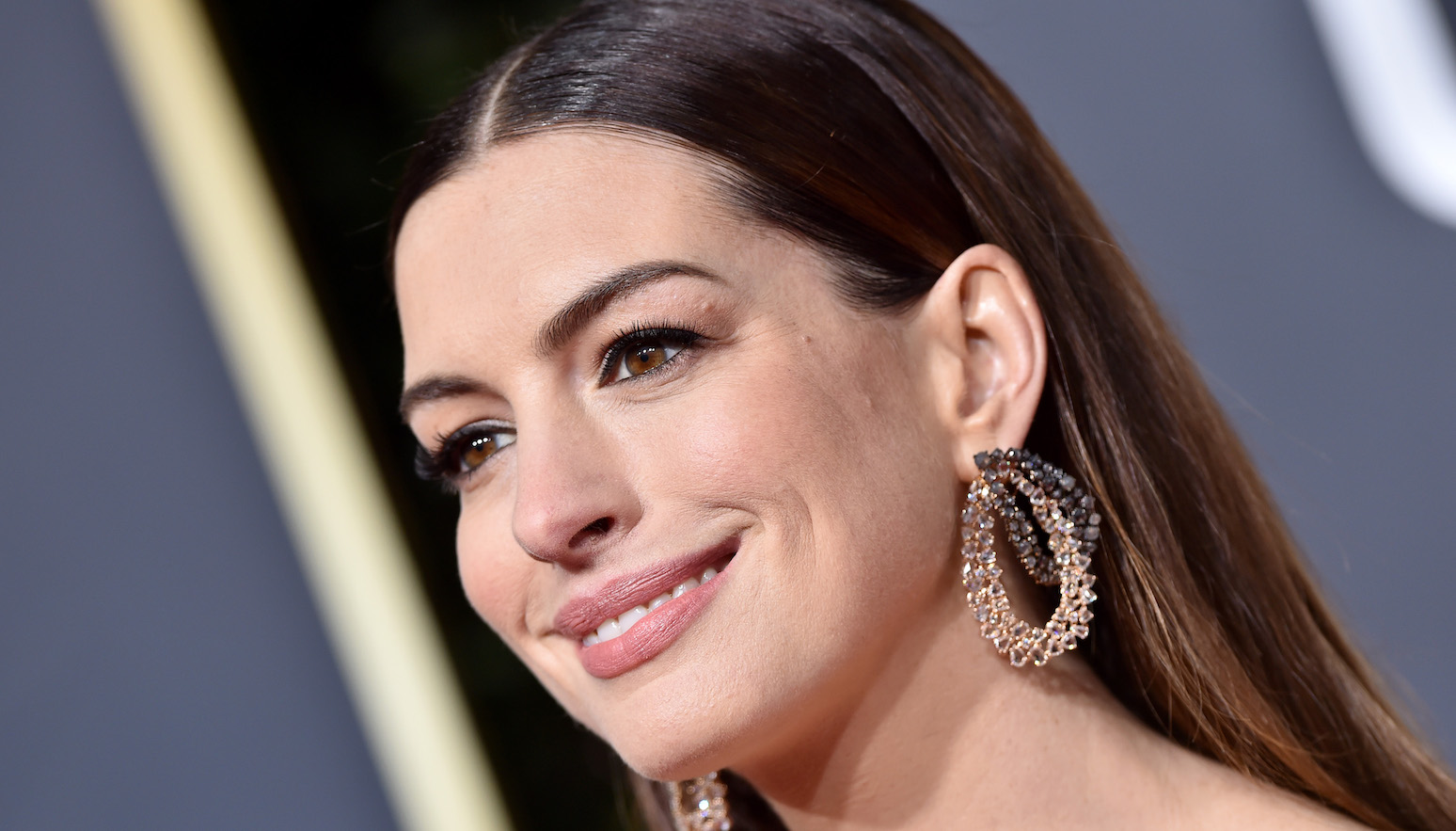 1548px x 883px - Anne Hathaway Gives up Drinking for 18 Years for Her Son