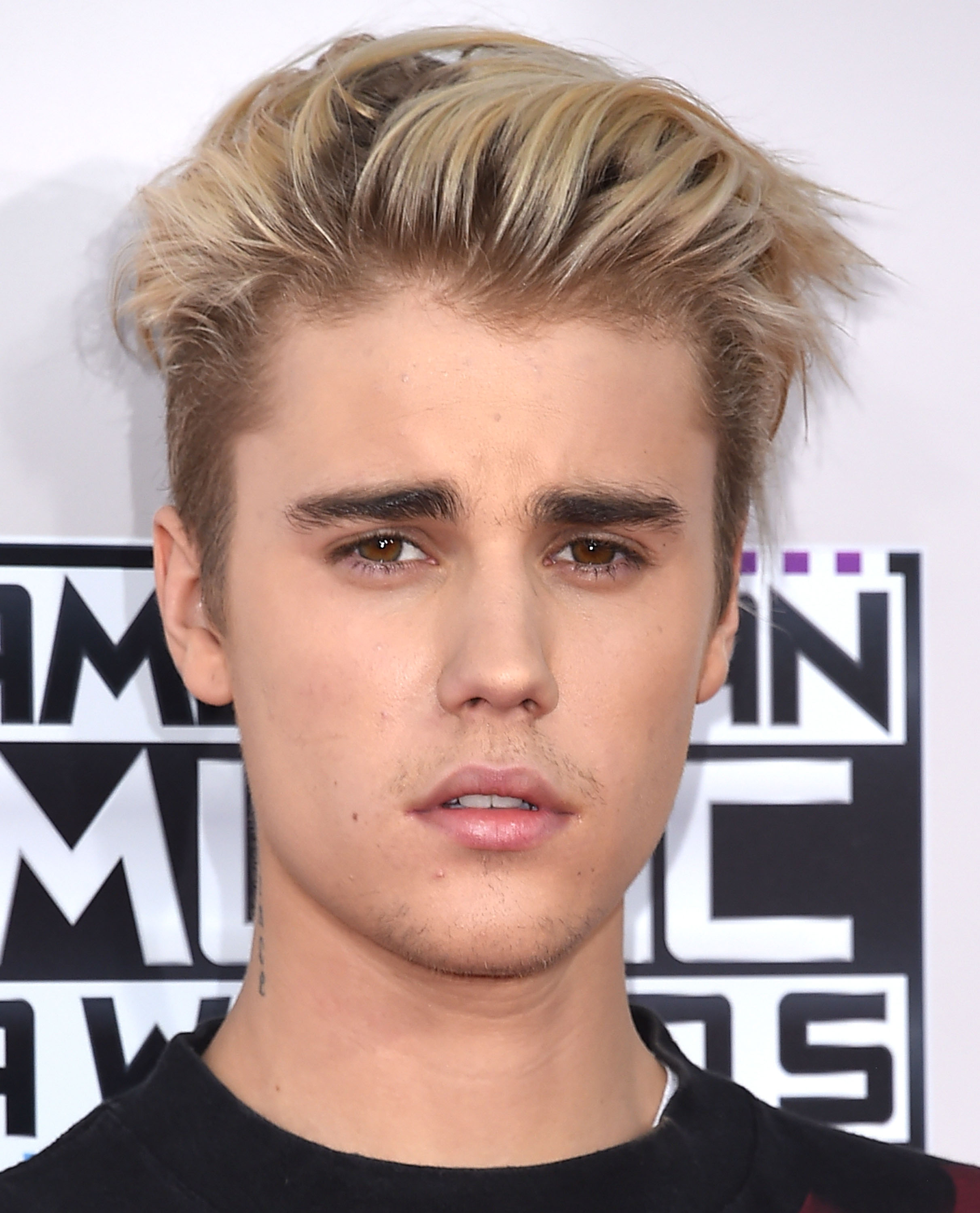Justin Bieber Debuts Teen Heartthrob Hair, Wears Hair in Center Part
