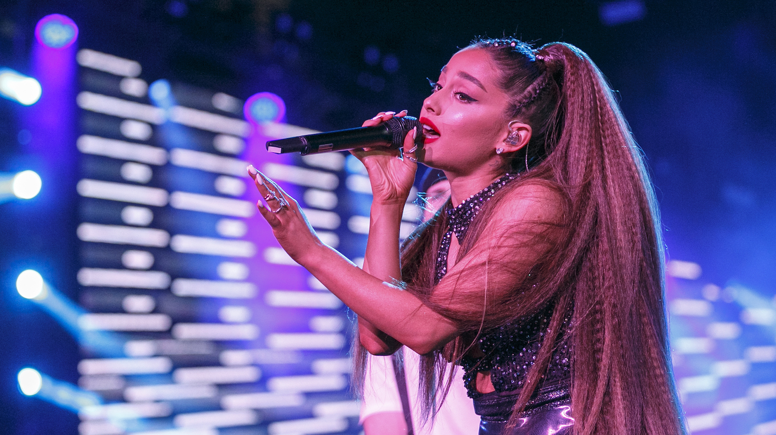 Ariana Grande S Best Live Performances Over The Years