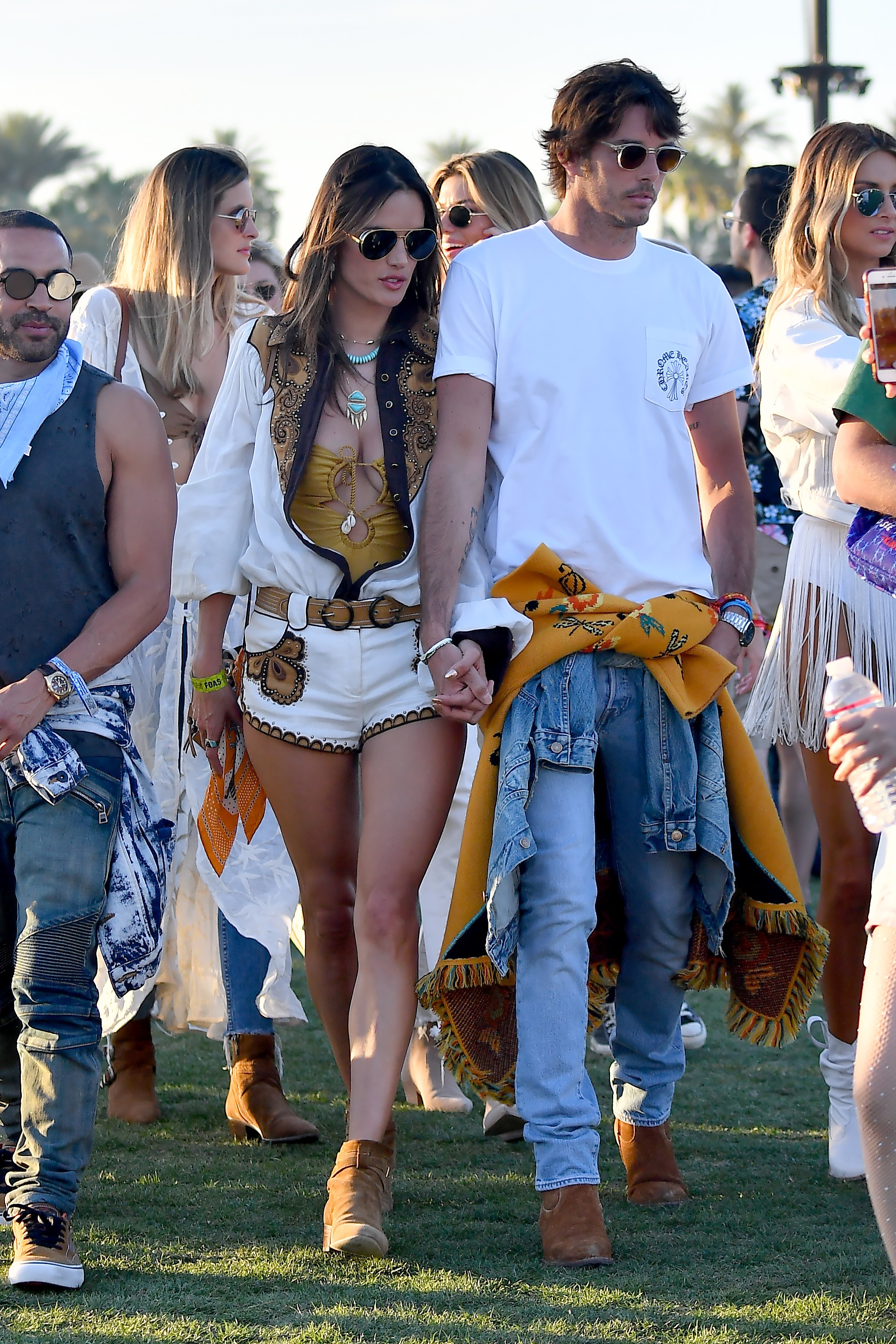 Coachella 2019 Kendall Jenner Olivia Culpo And More Attend Weekend 1