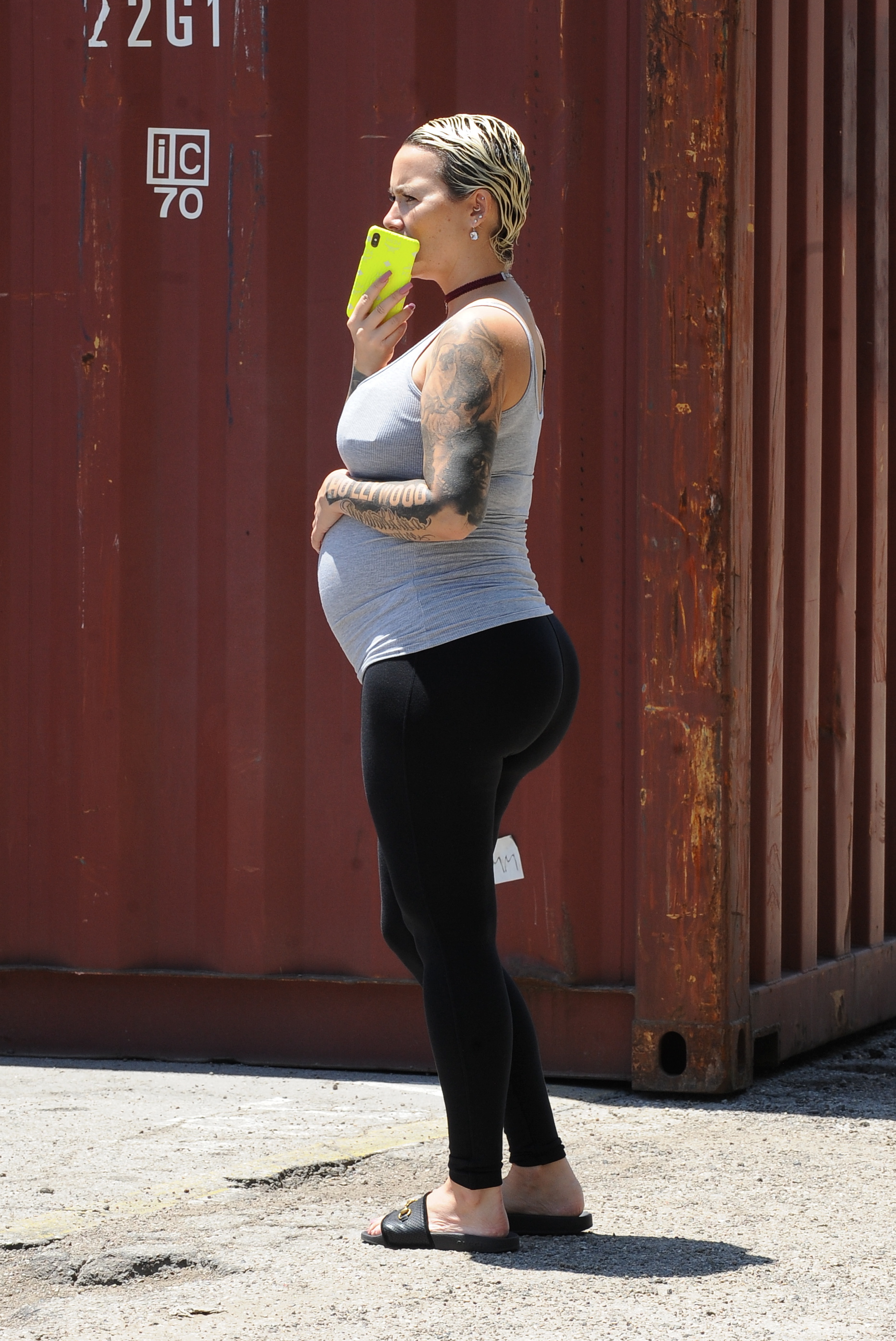Amber Rose flaunts her famous form in grey leggings