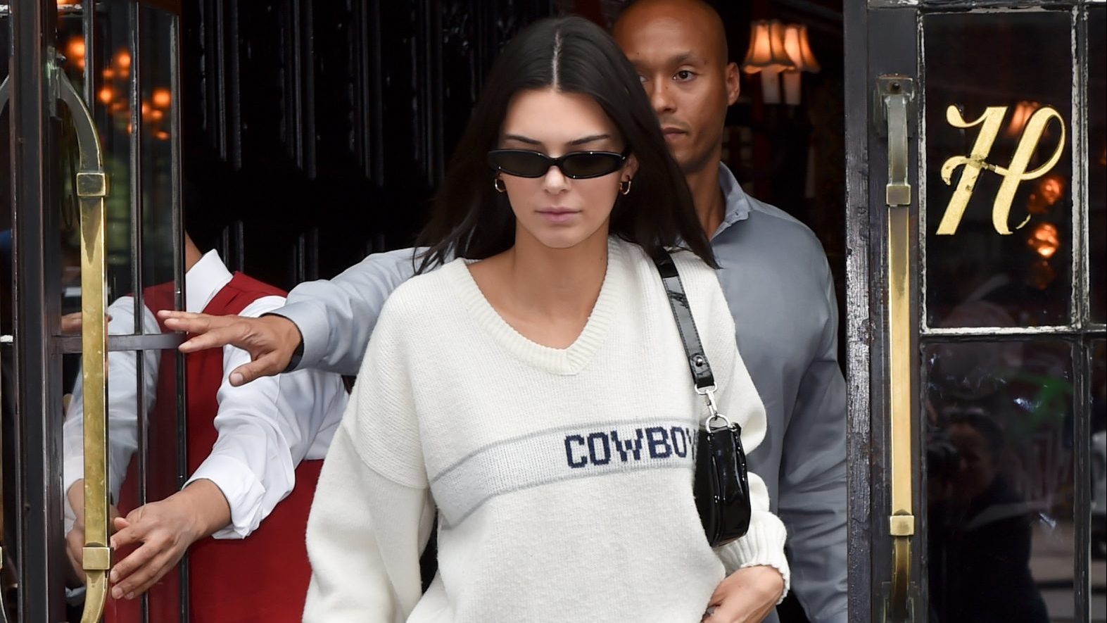 Kendall Jenner Makes a Fashionable Exit From Her NYC Hotel: Photo 3951096, Kendall Jenner Photos