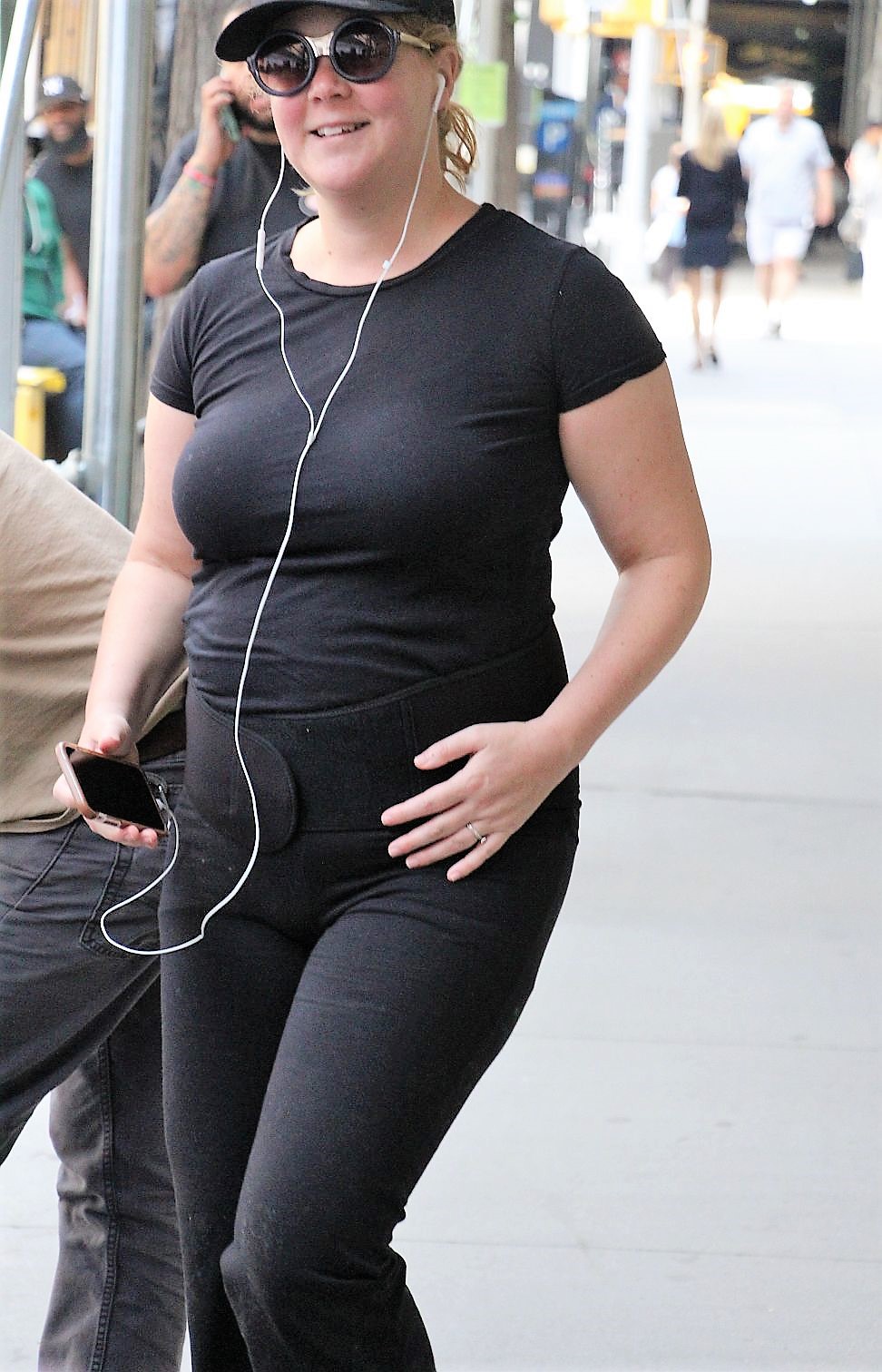 Amy Schumers C Section Scar Actress Proudly Shows It Off In Nyc 