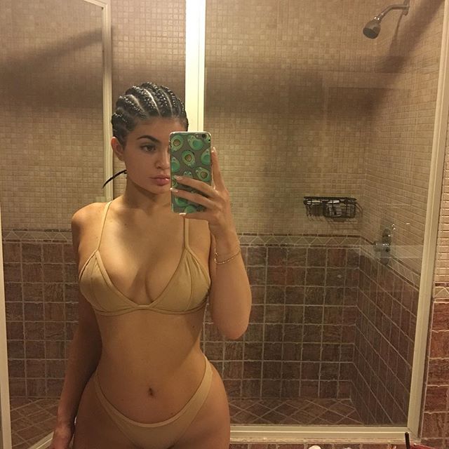 Kylie Jenner Takes Sexy Bikini Pic