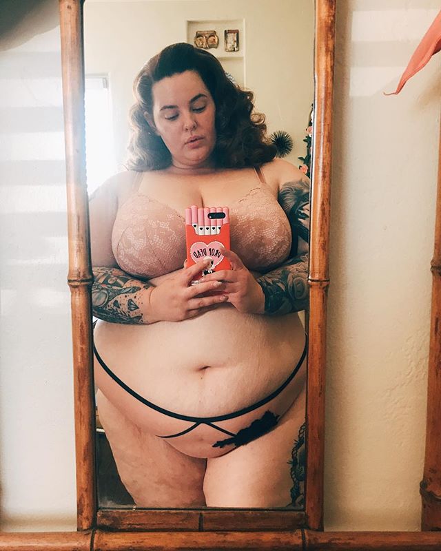 Tess Holliday Takes Lingerie Selfie