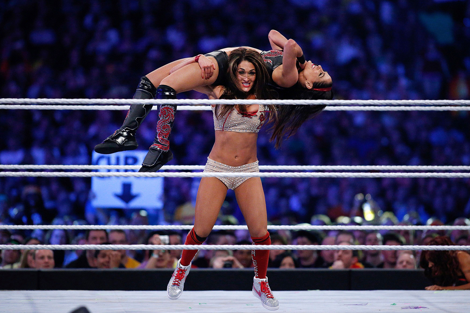 800px x 534px - Nikki and Brie Bella Transformation: Bella Twins Through the Years | Life &  Style