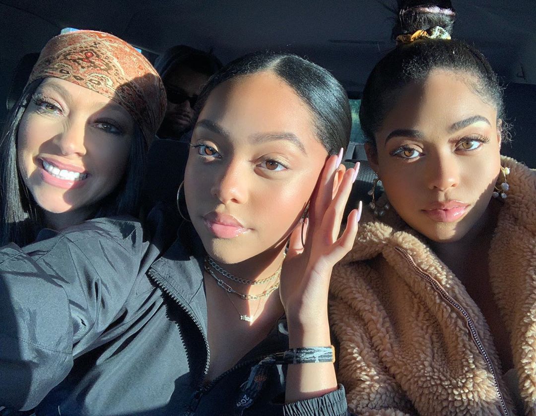 Jordyn Woods With Mom & Sister In Abu Dhabi: Look Like Triplets In