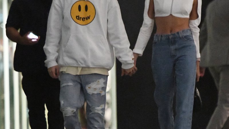 If You're Justin Bieber, a $30 Hoodie Is the Perfect Date Night Fit