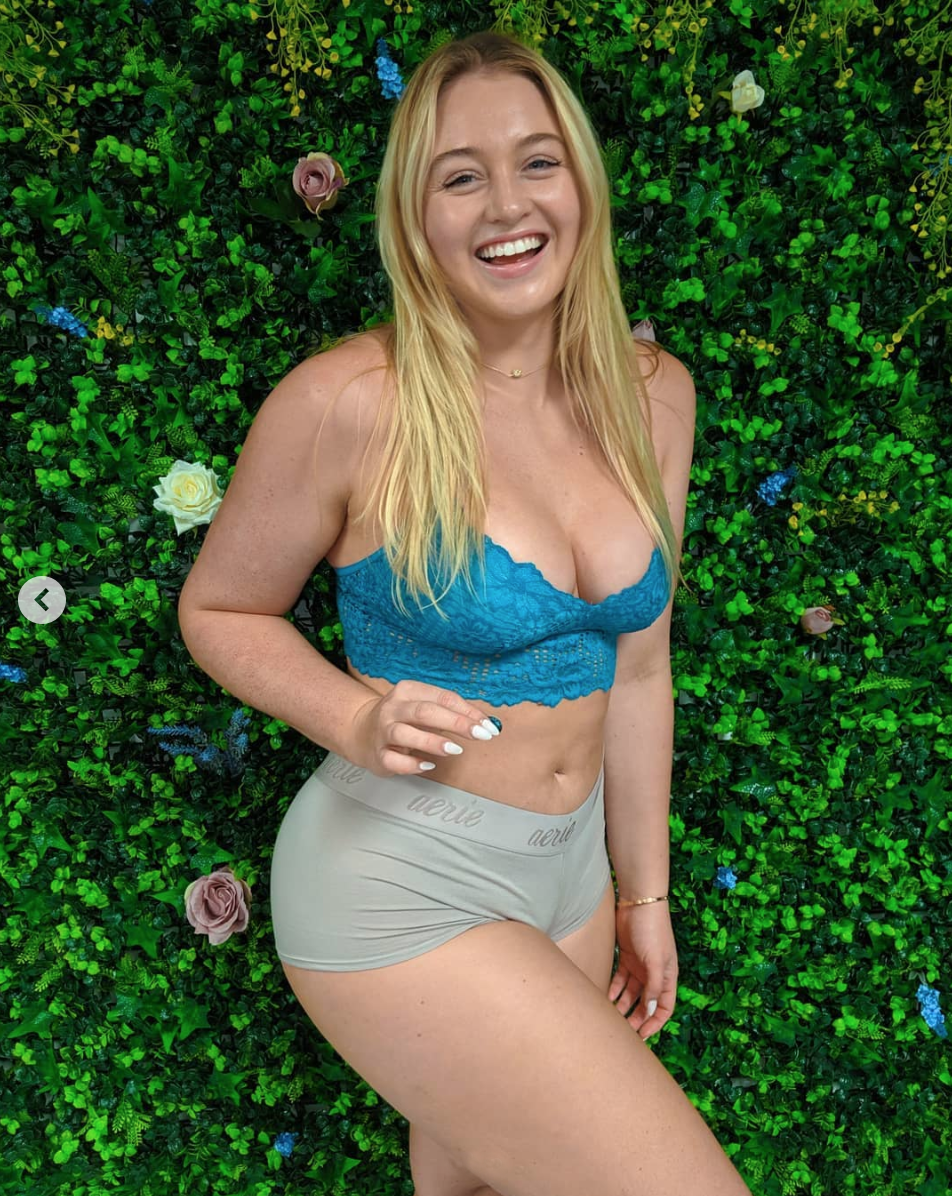 952px x 1196px - Iskra Lawrence Goes Nude to Reveal Her Baby Bump on Instagram