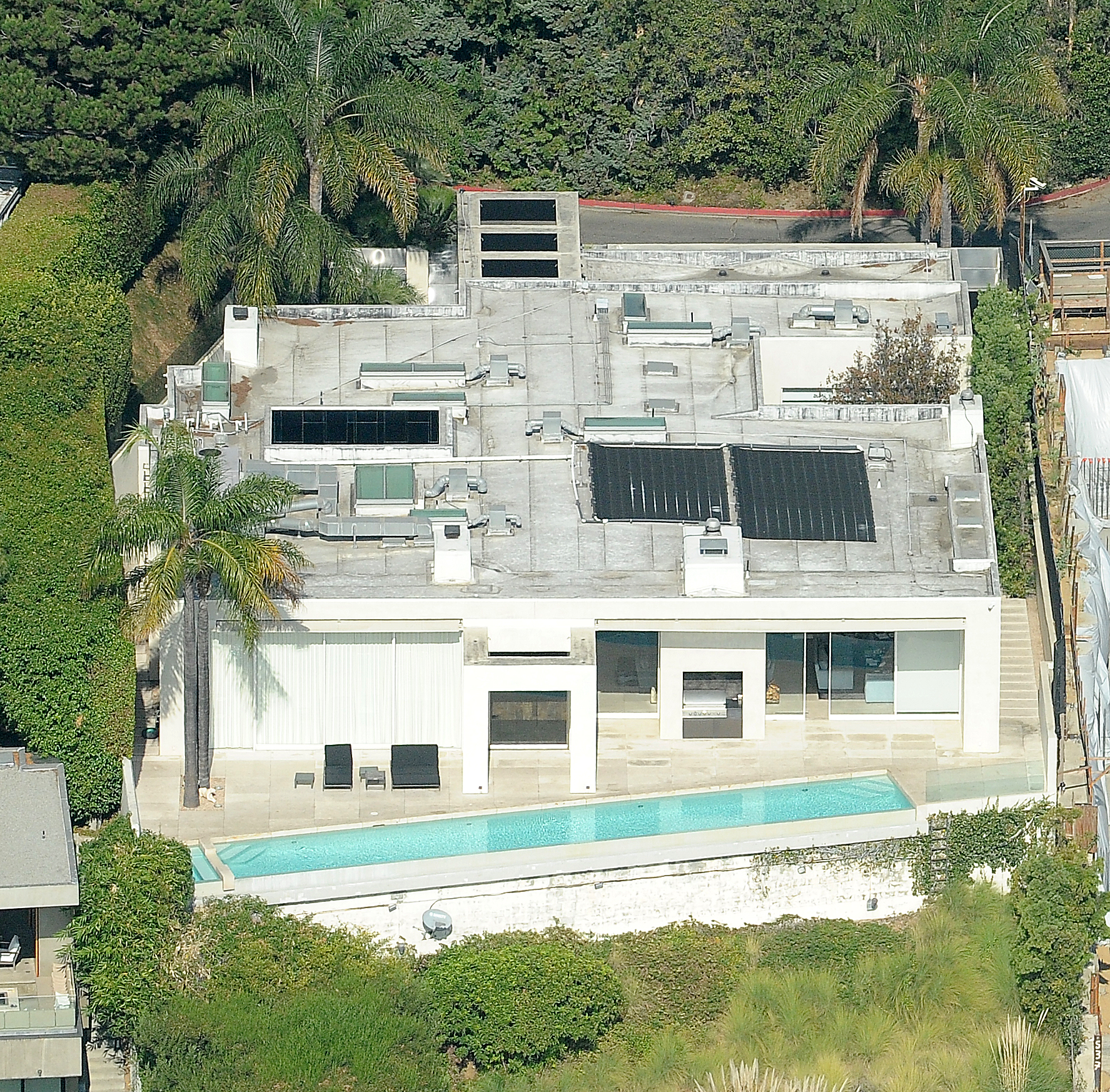 Keanu Reeves' House Is LowKey and EcoFriendly See Photos!