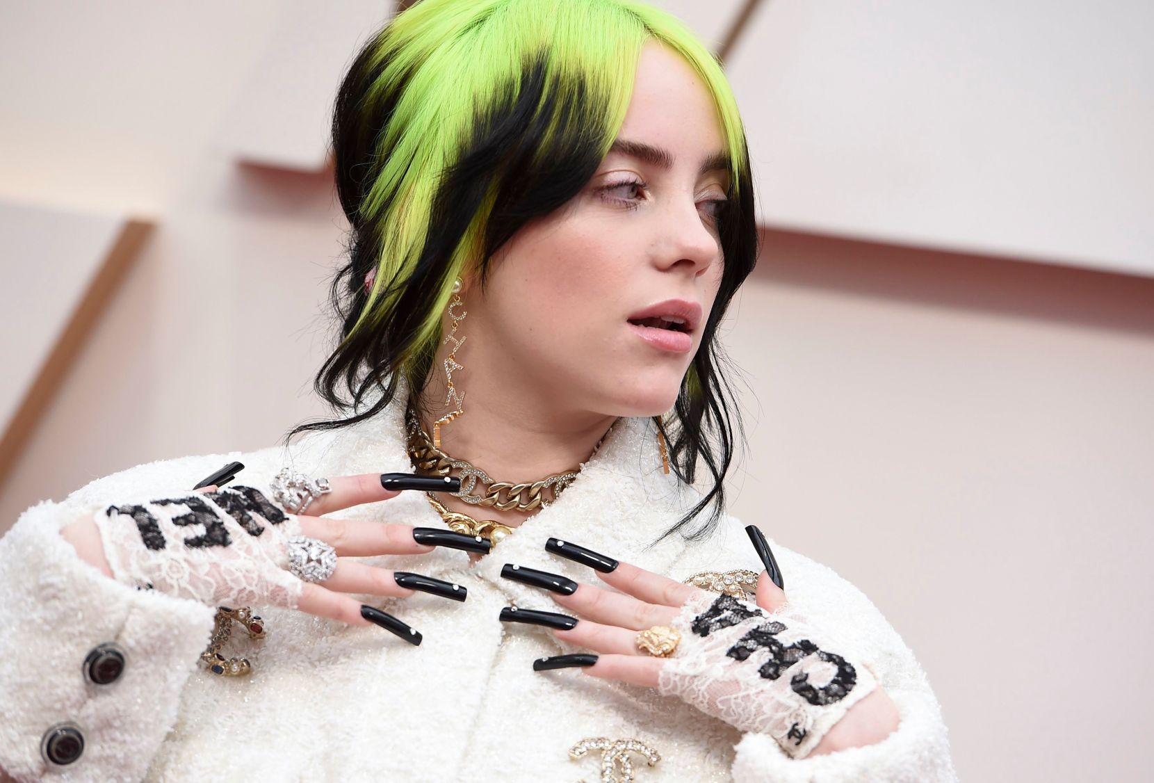 Billie Eilish 2020 Oscars See Red Carpet Photos of the Singer