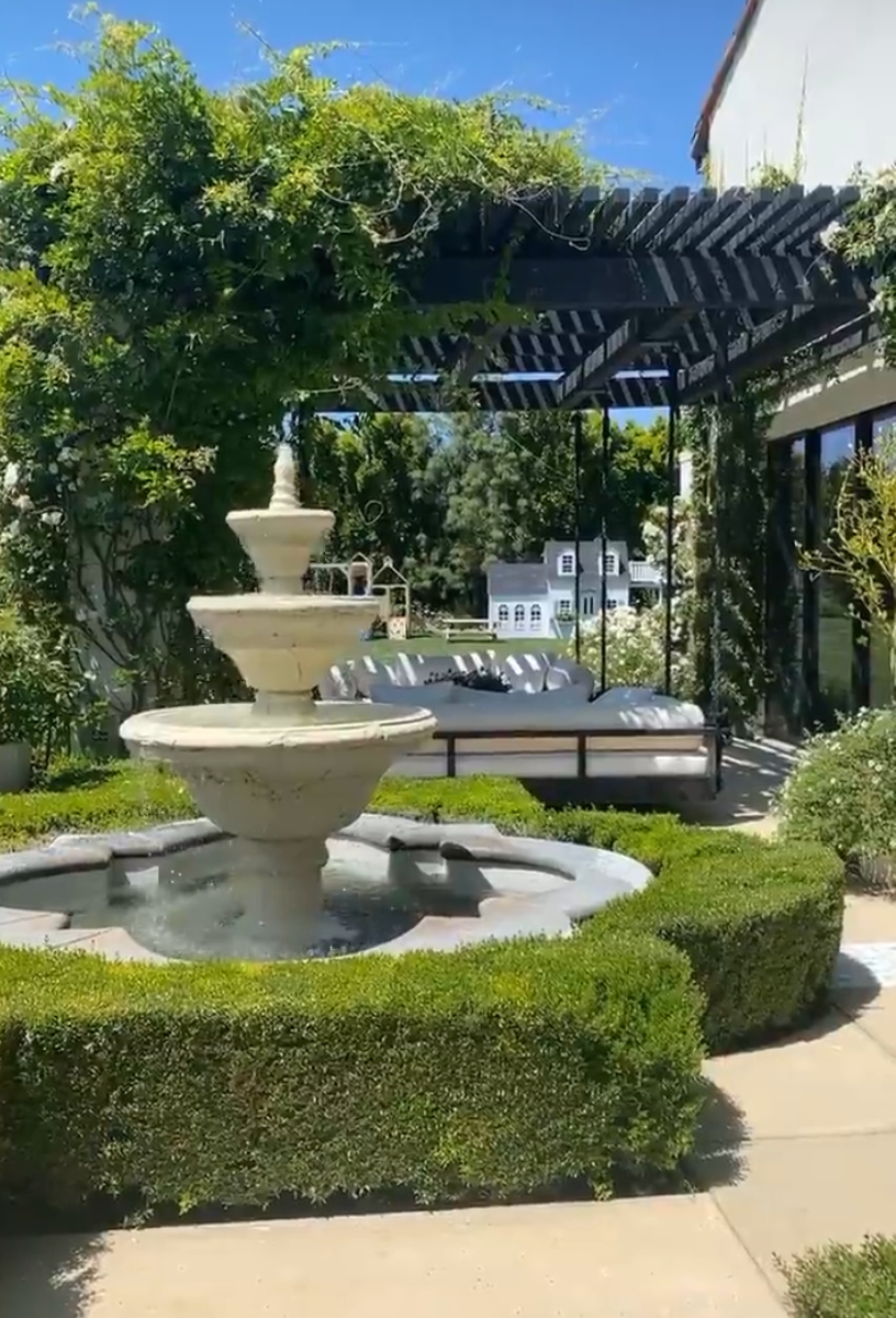 Kylie Jenner Shows Off Her Backyard See Photos Of Her Outdoor Space