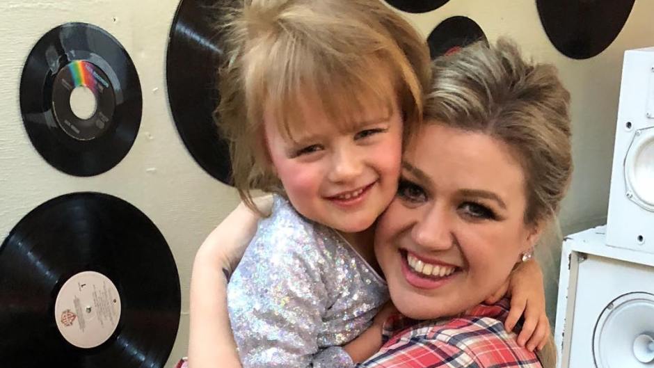 Kelly Clarkson And Daughter River Rose Are Twins In Cute Photos 6507