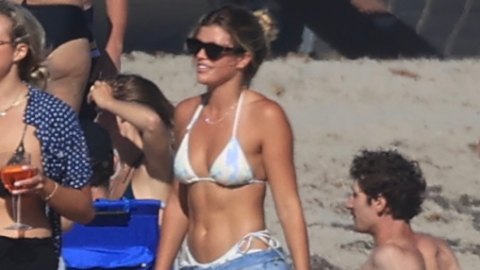 480px x 270px - Sofia Richie Flaunts Bikini Body During Beach Day With Friends