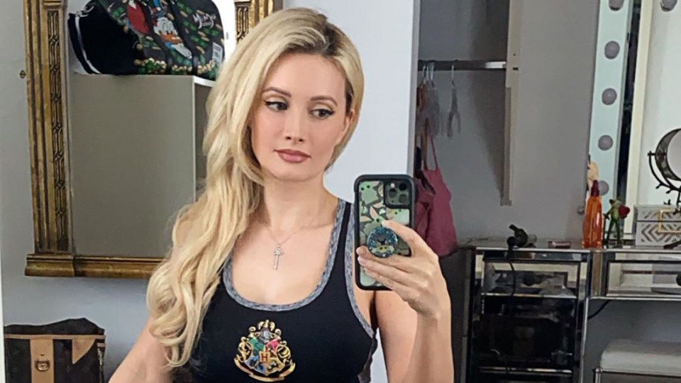 holly-madison-flaunts-post-baby-body-4-years-after-son-s-birth