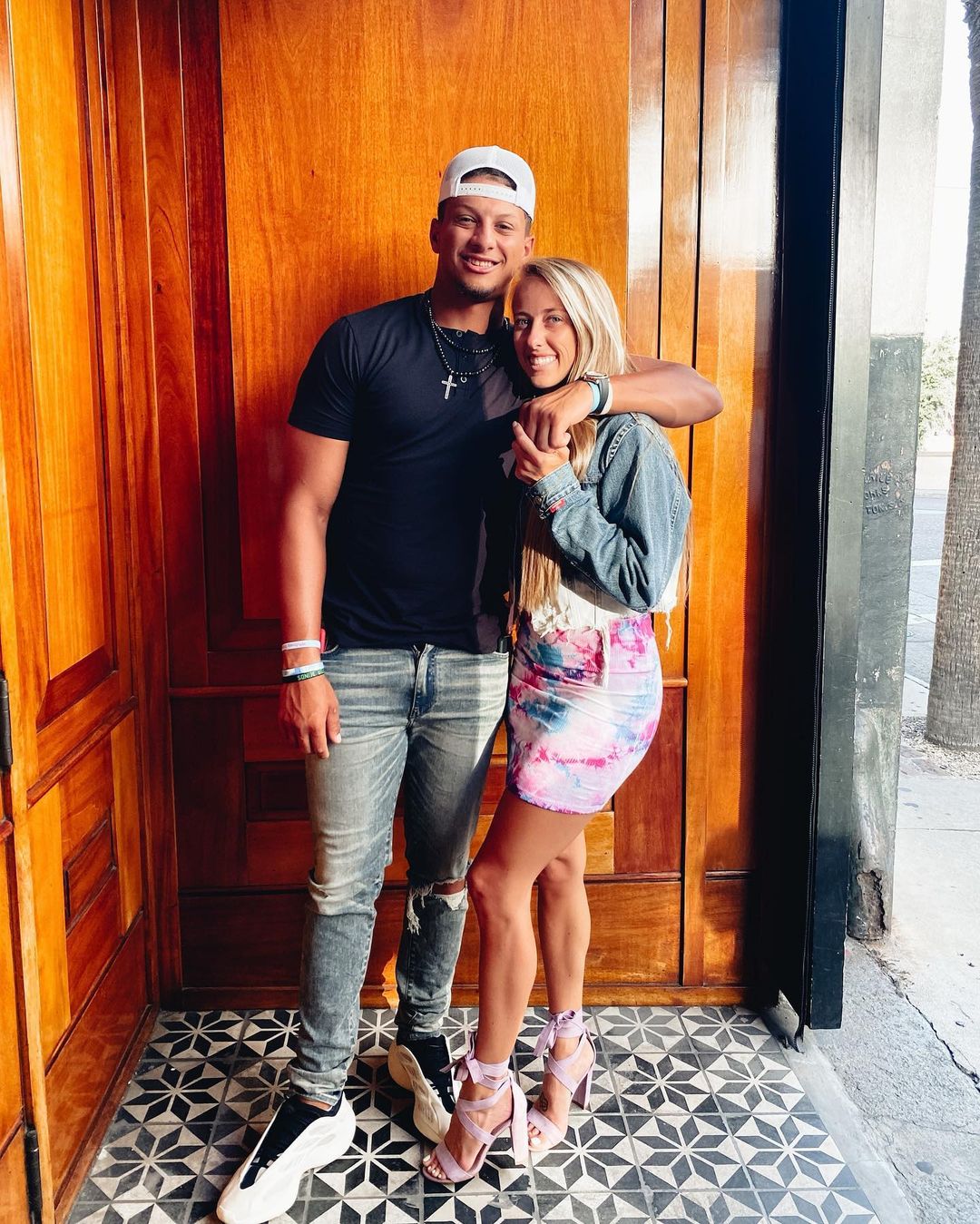 Patrick Mahomes & Fiancée Brittany Matthews Pose For First Family